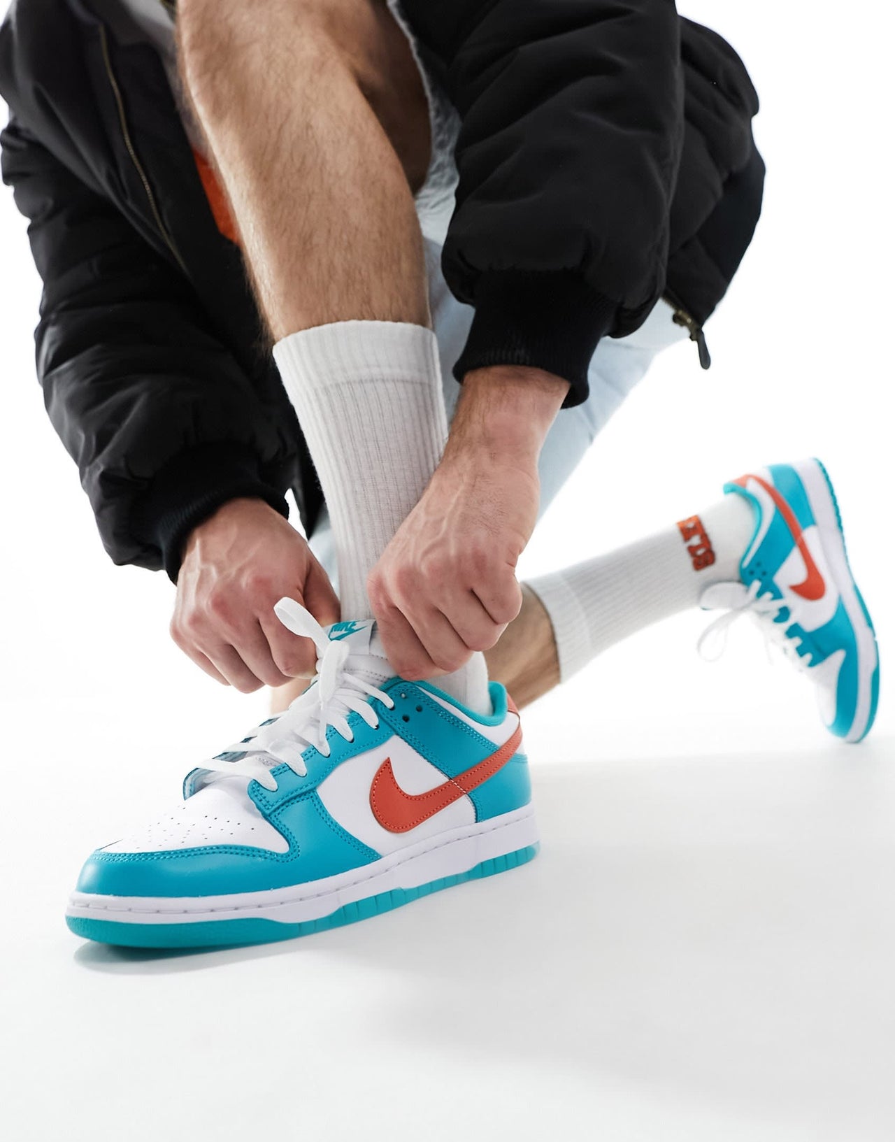 Nike Dunk Low Retro trainers in white and blue