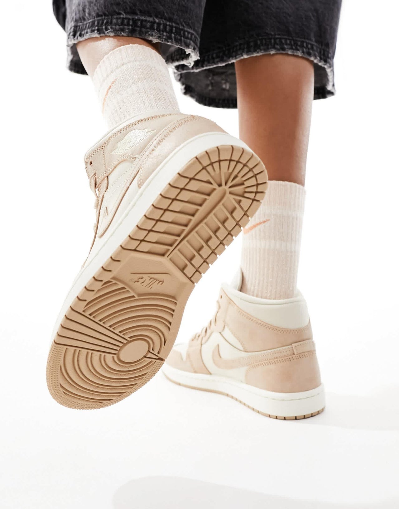 Nike Air Jordan 1 Mid trainers in stone