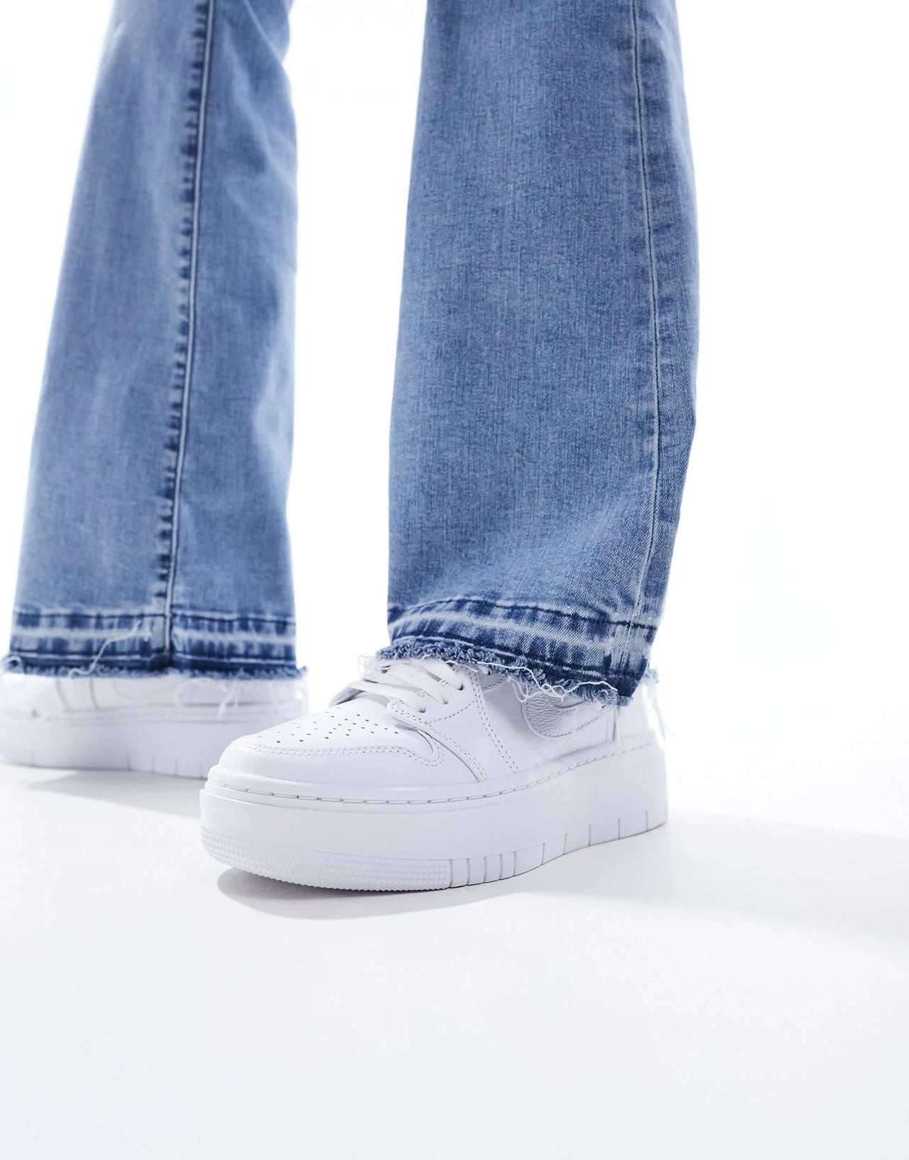 Nike Air Jordan 1 low elevate trainers in white