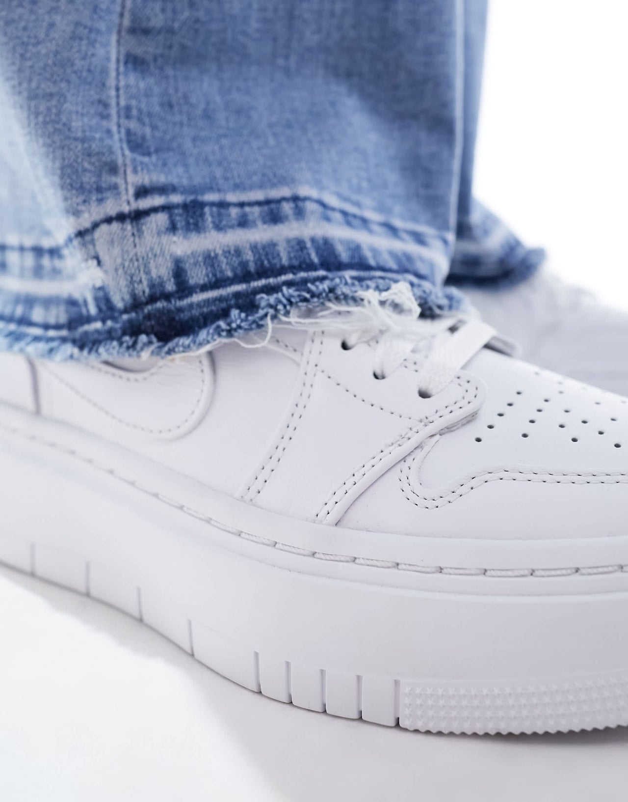 Nike Air Jordan 1 low elevate trainers in white