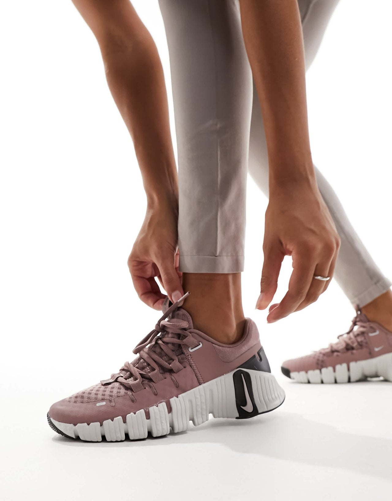 Nike Training Free Metcon 5 trainers in mauve
