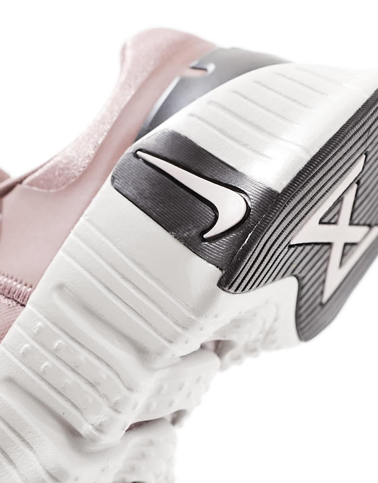 Nike Training Free Metcon 5 trainers in mauve