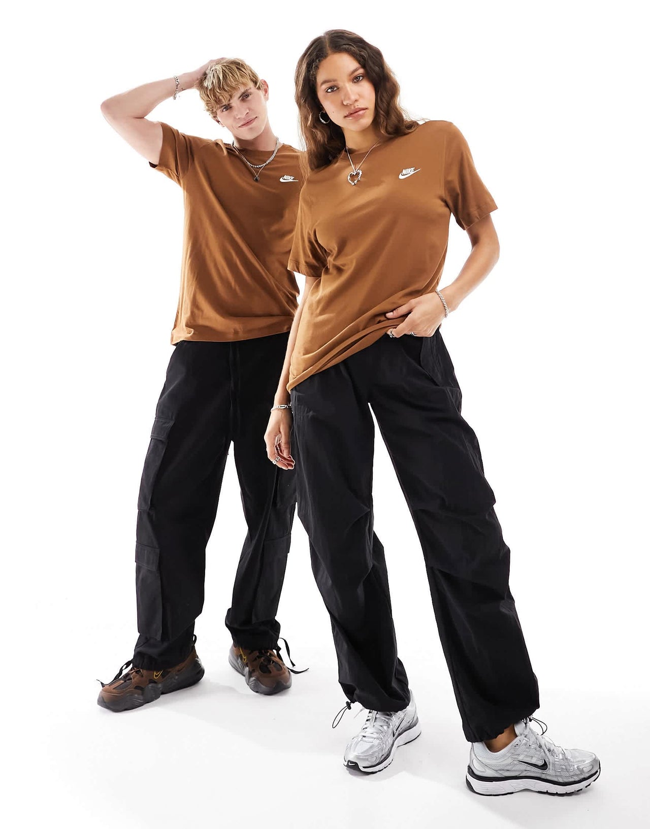 Nike Club Unisex  t-shirt in tan