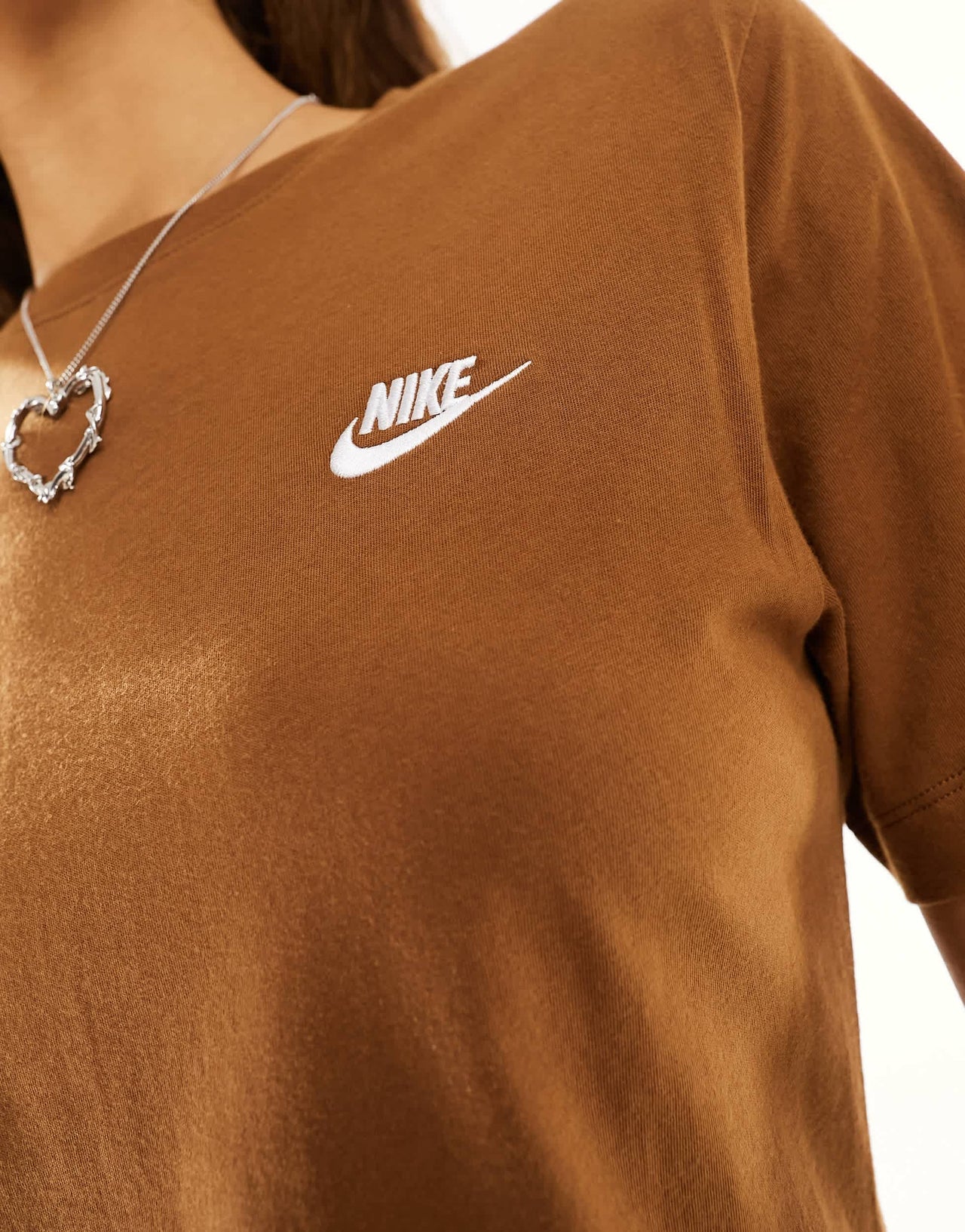 Nike Club Unisex  t-shirt in tan