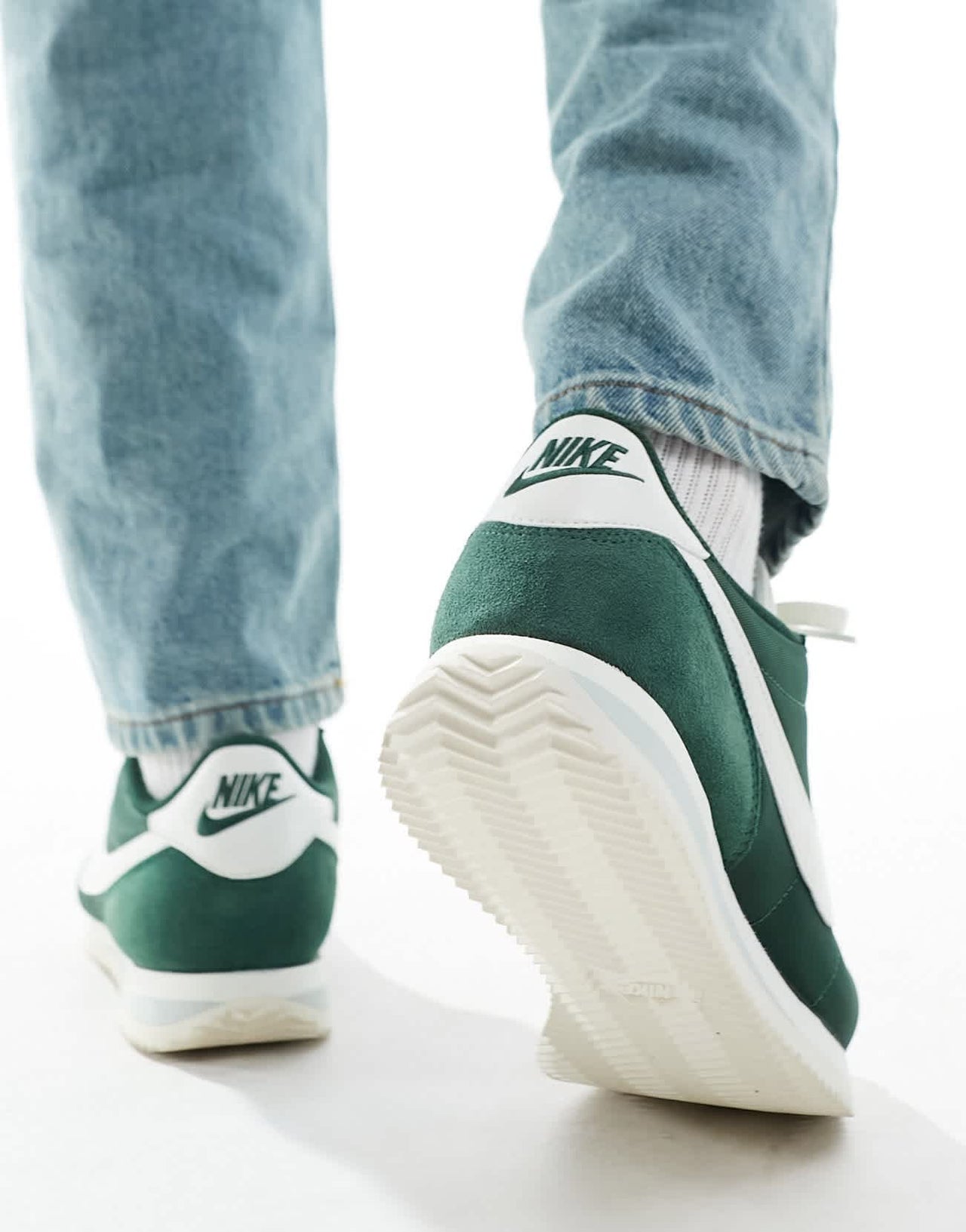 Nike Cortez trainers in green