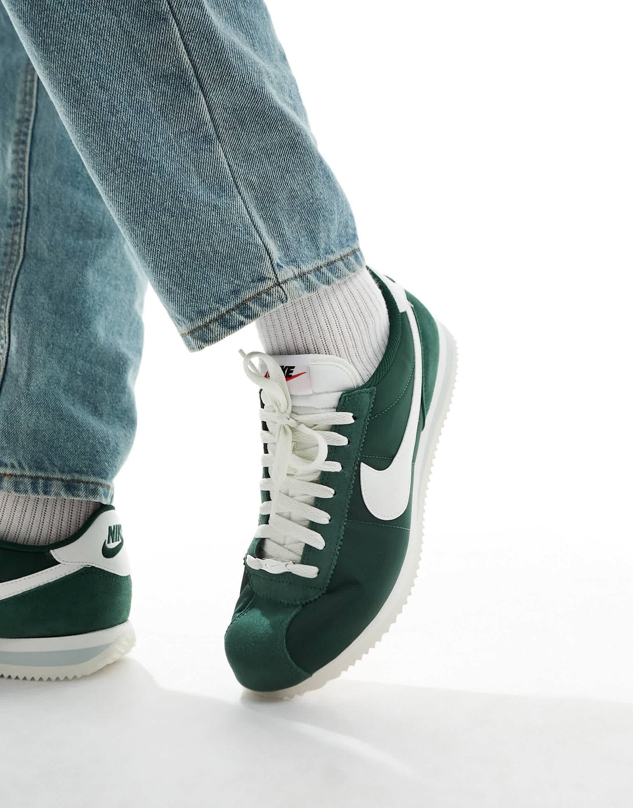 Nike Cortez trainers in green
