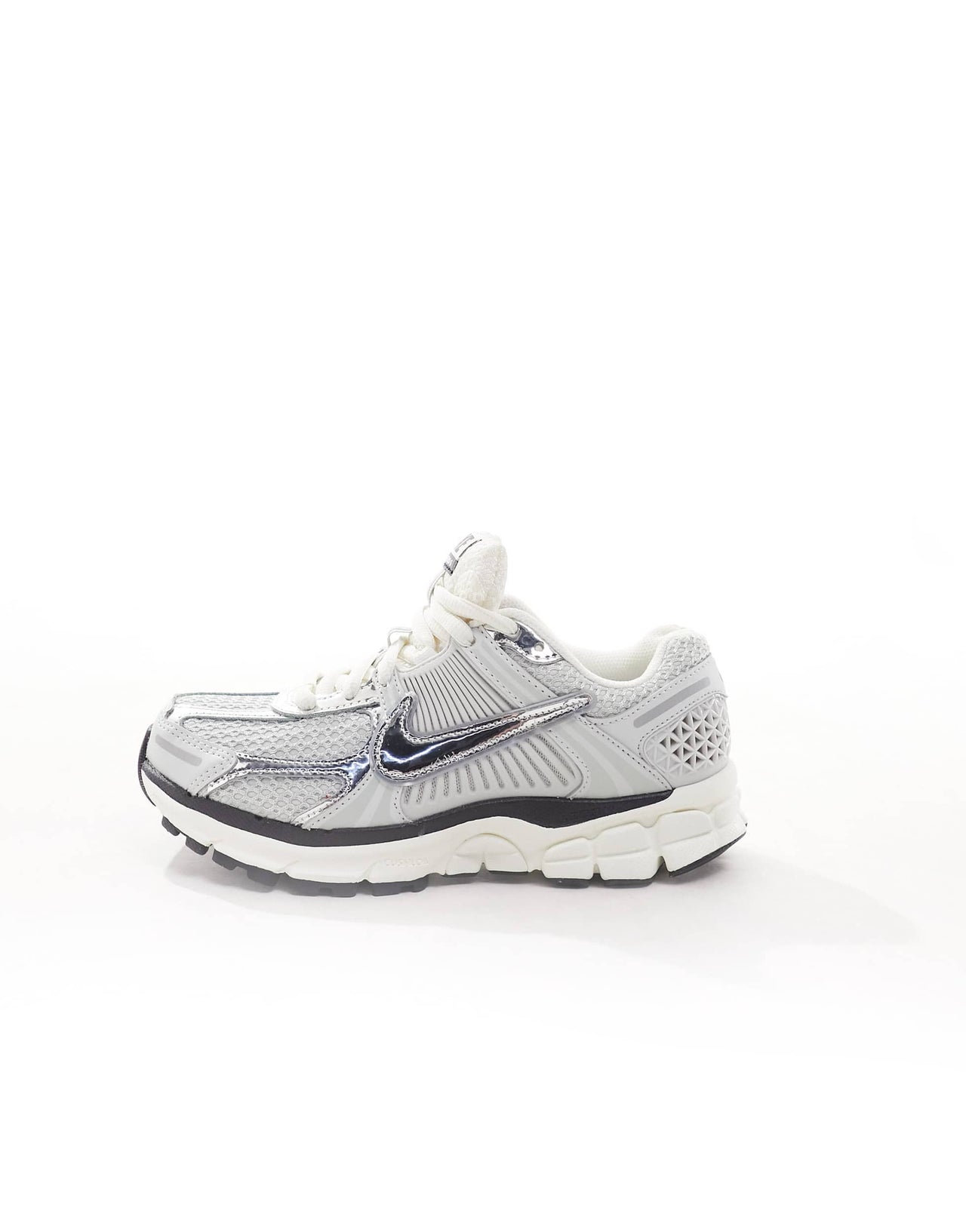 Nike Zoom Vomero 5 trainers in grey
