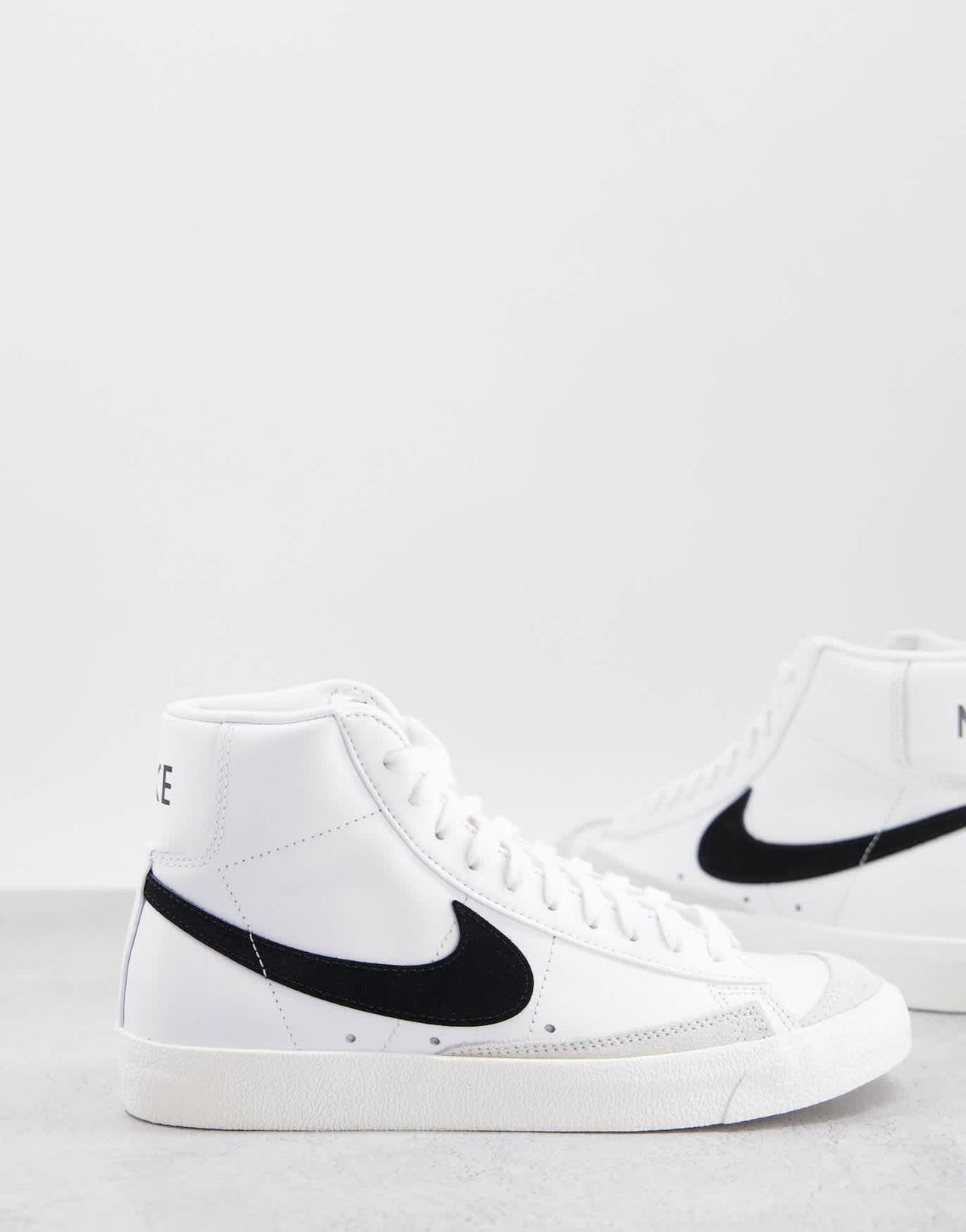Nike Blazer Mid '77 trainers in white