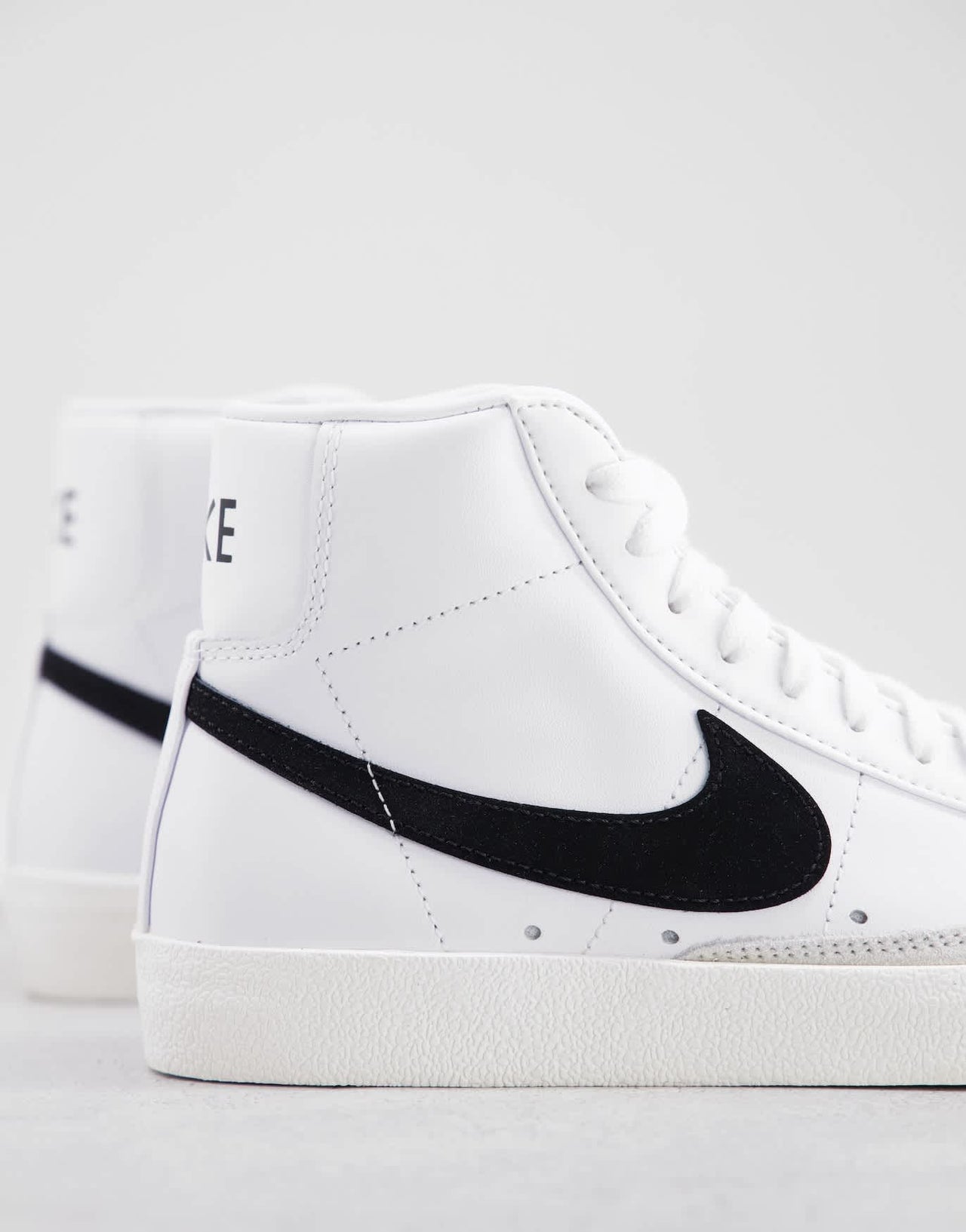 Nike Blazer Mid '77 trainers in white