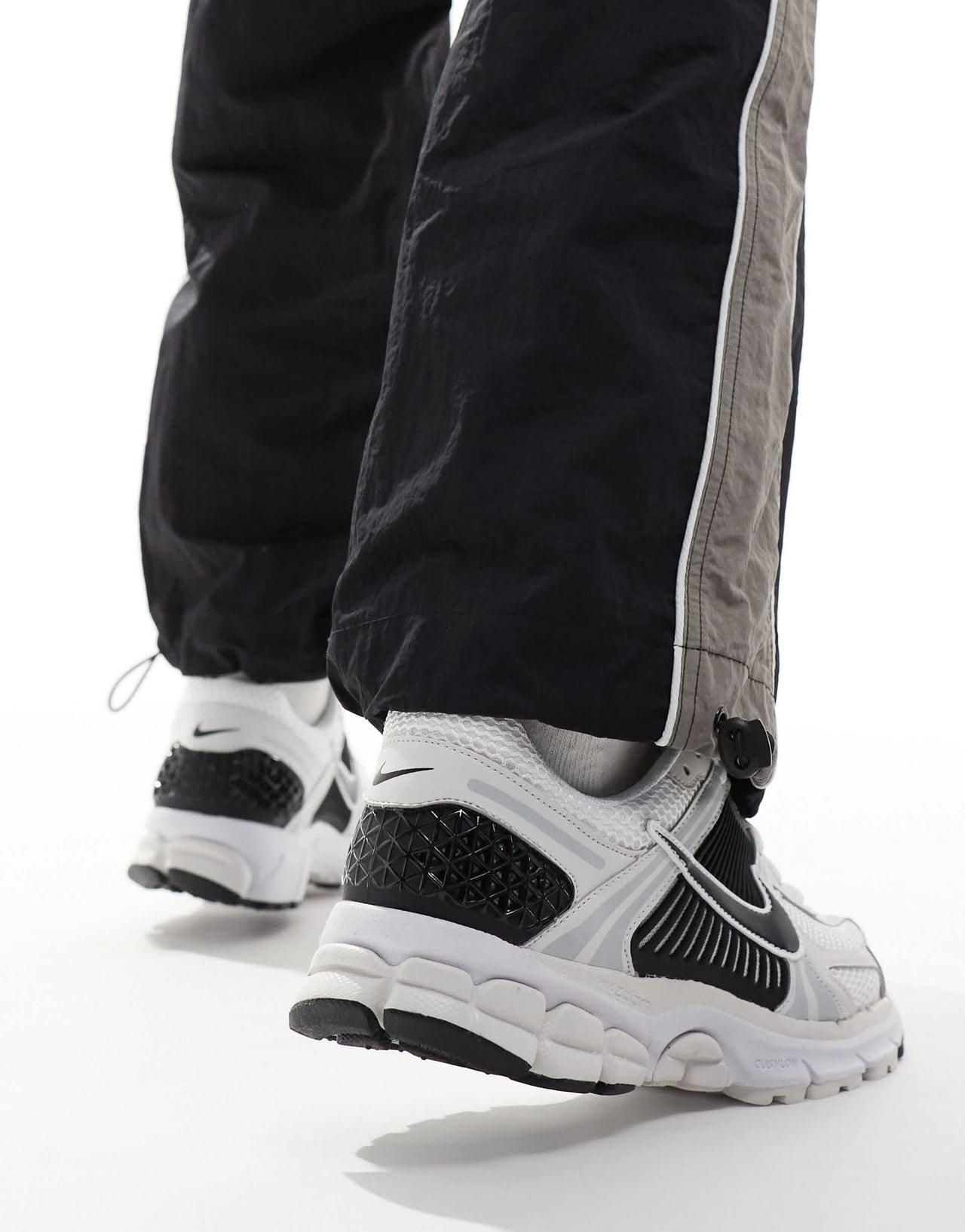 Nike Zoom Vomero 5 trainers in white and black