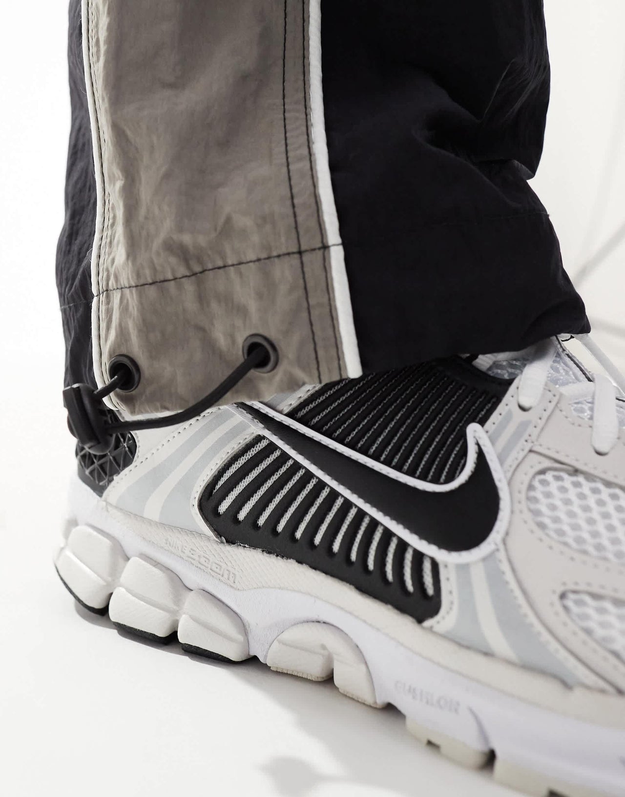 Nike Zoom Vomero 5 trainers in white and black