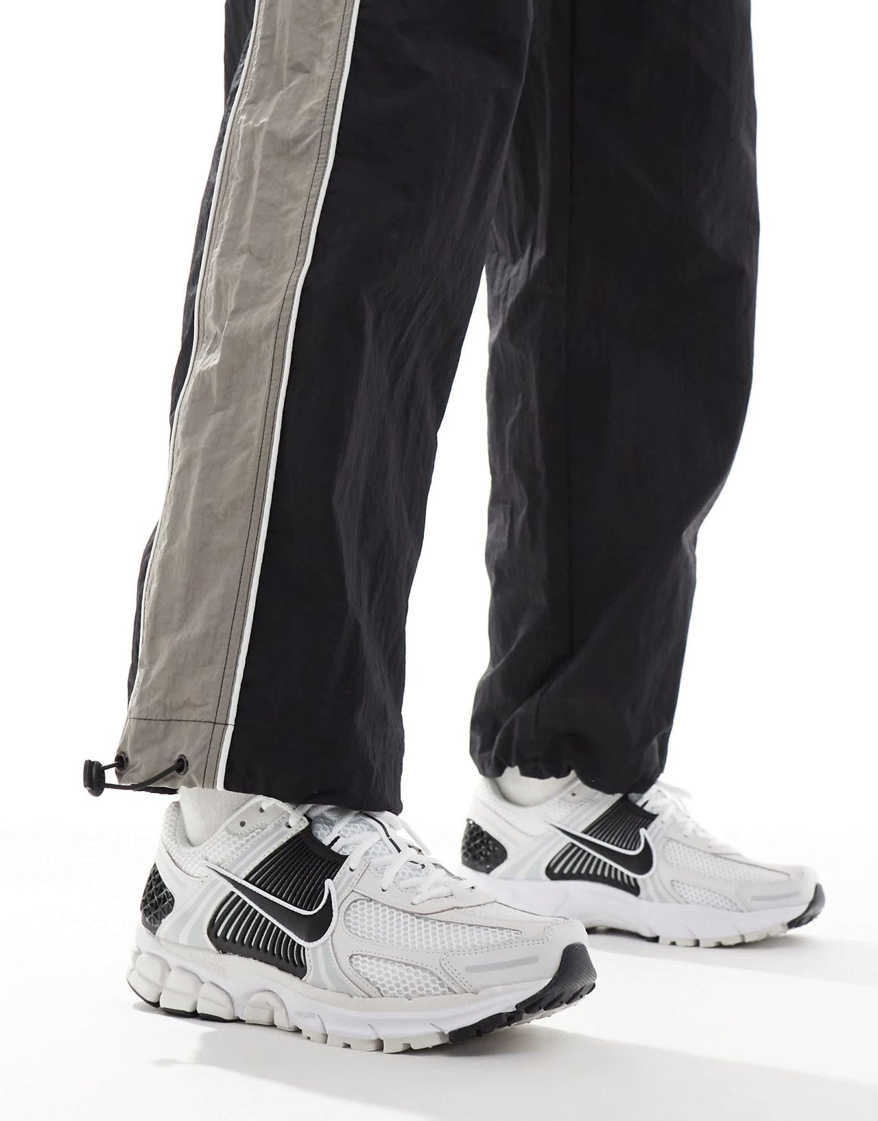 Nike Zoom Vomero 5 trainers in white and black