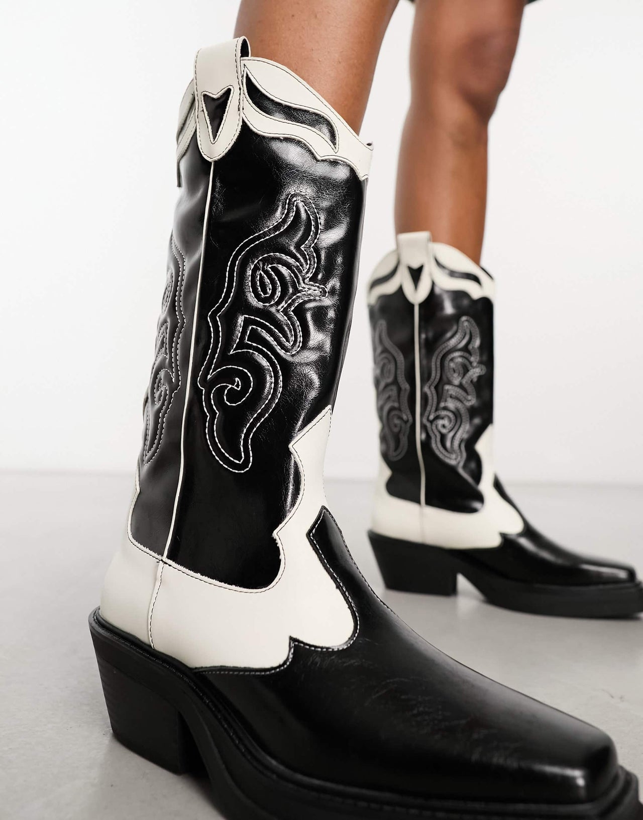 Pull&Bear contrast panel western boot in black