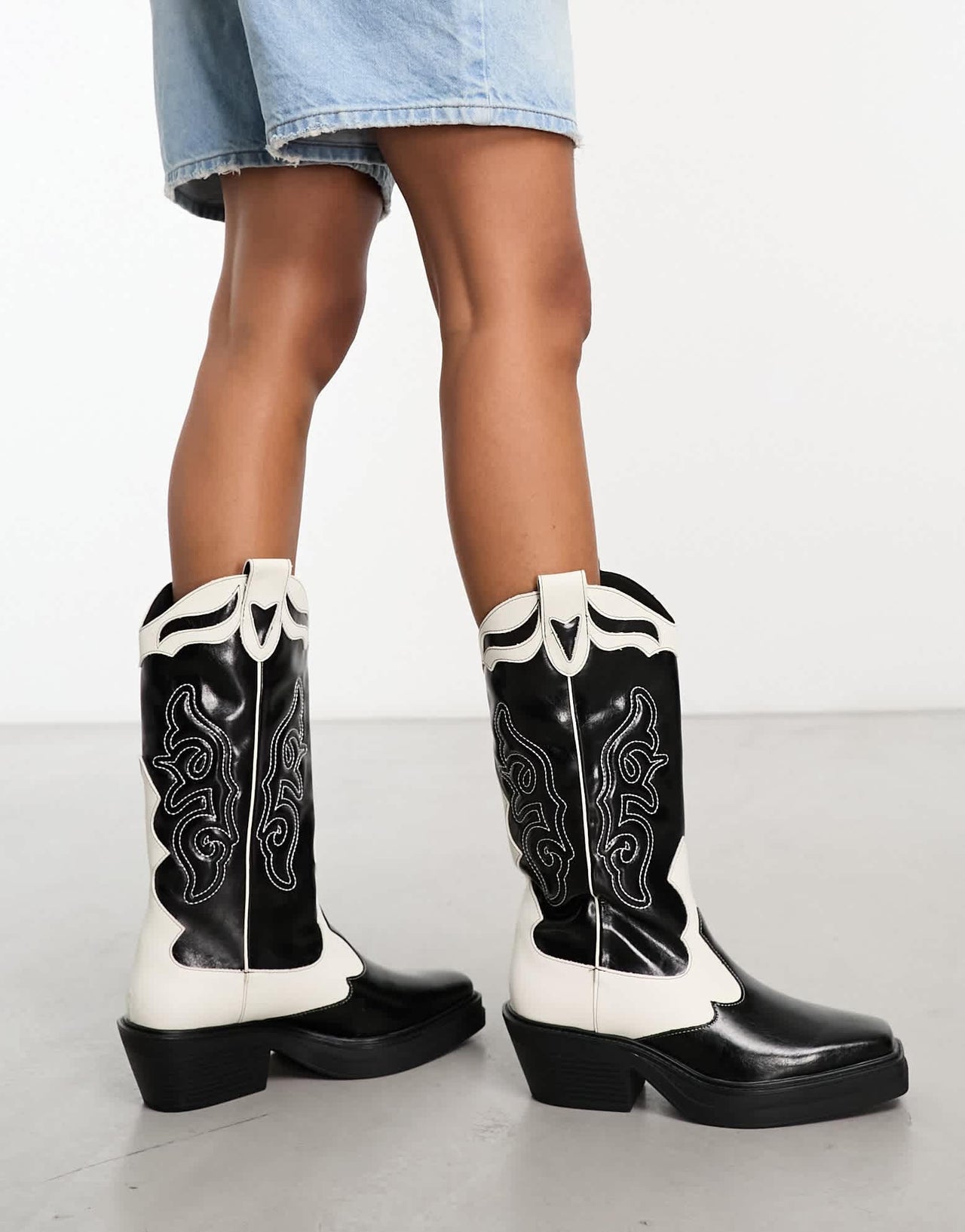 Pull&Bear contrast panel western boot in black