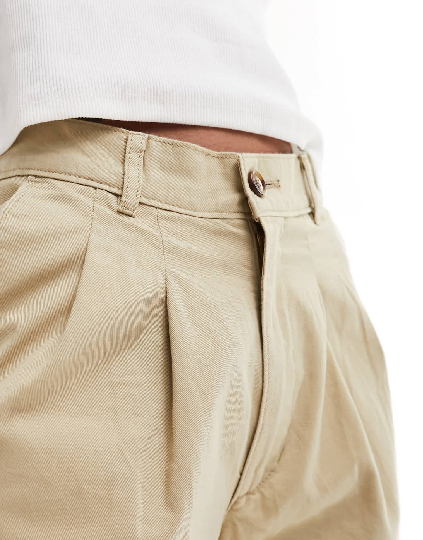 Levi's Pleated trouser shorts in cream