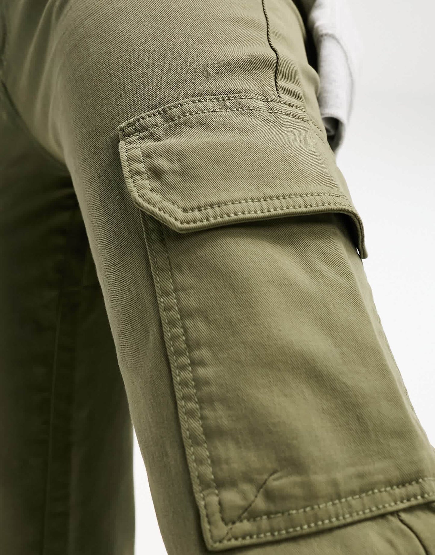 ASOS DESIGN slim cargo with pockets in khaki