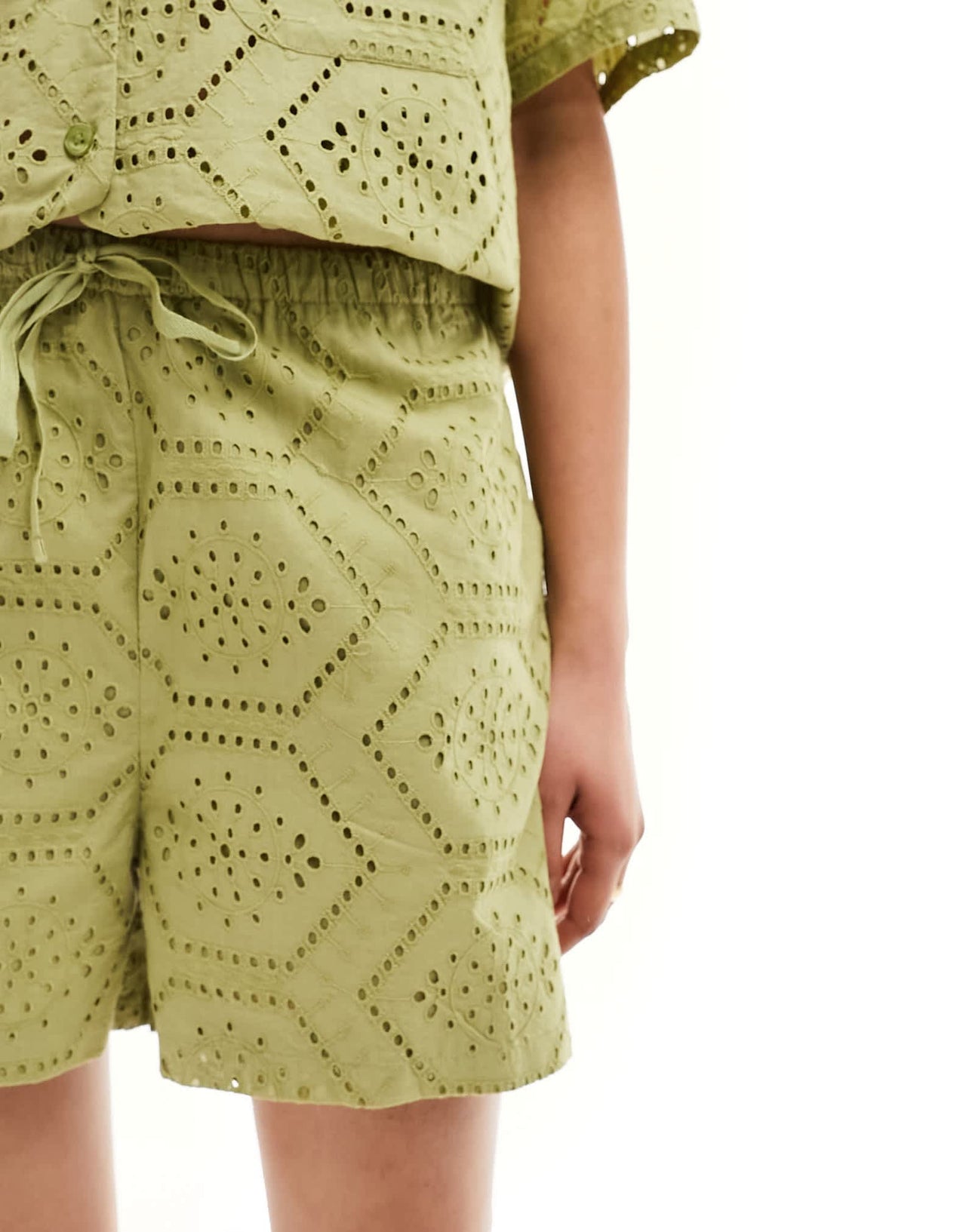 IIsla & Bird longer line broderie beach short in pine garden green