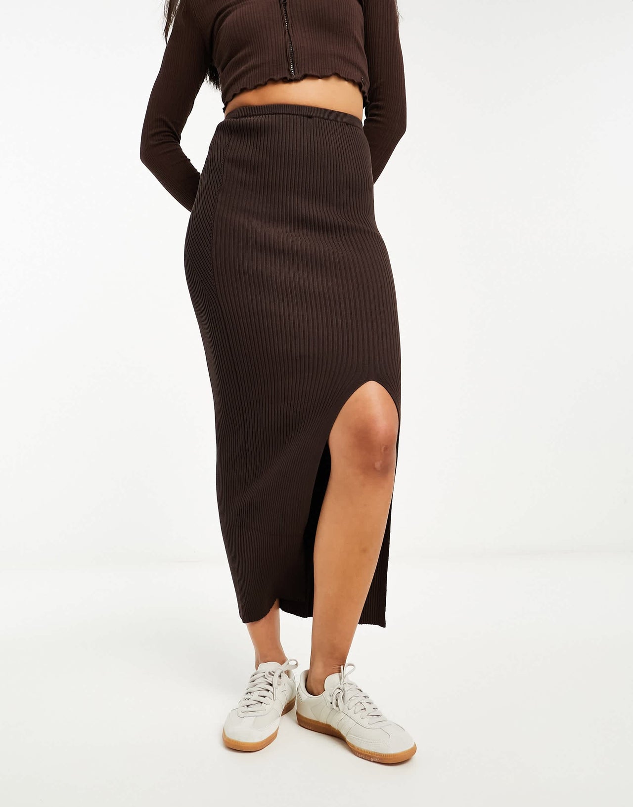 Bershka knitted bodycon midi skirt in chocolate