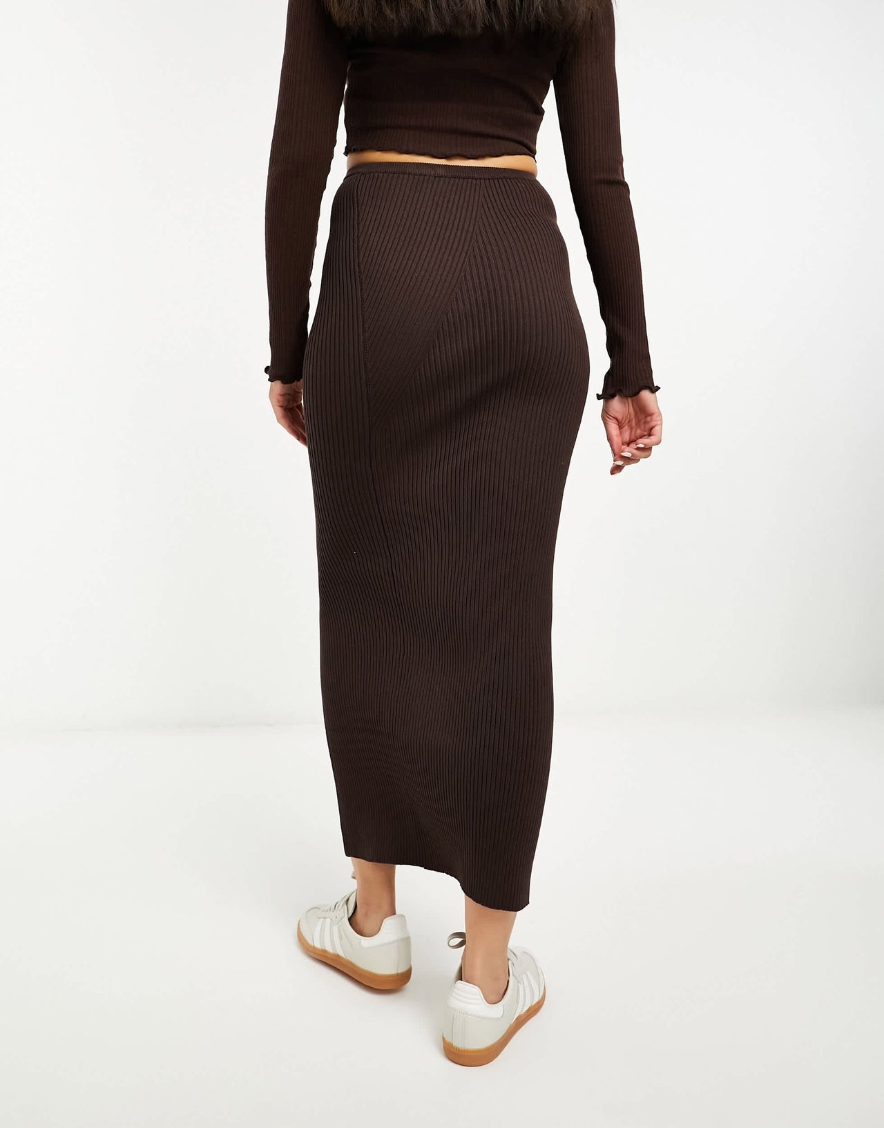 Bershka knitted bodycon midi skirt in chocolate