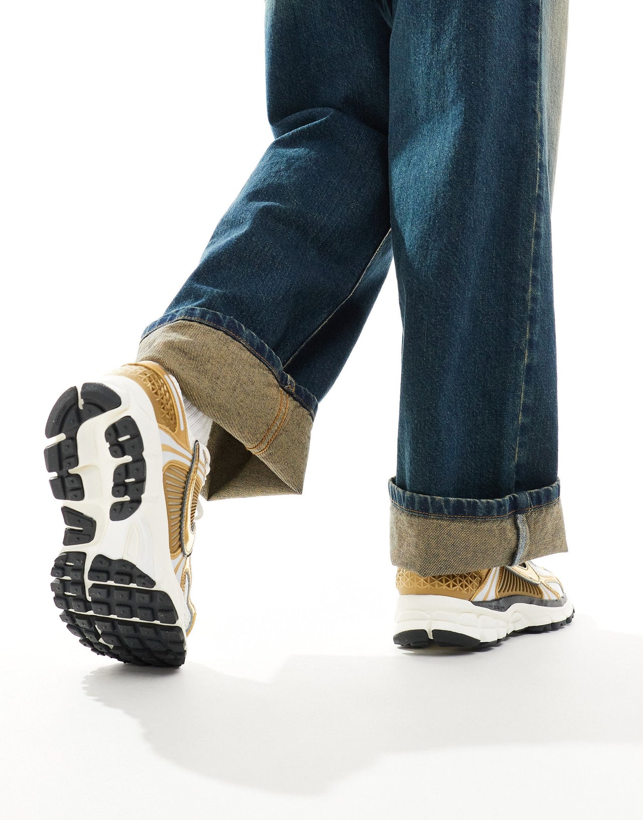 Nike Zoom Vomero 5 trainers in white and gold