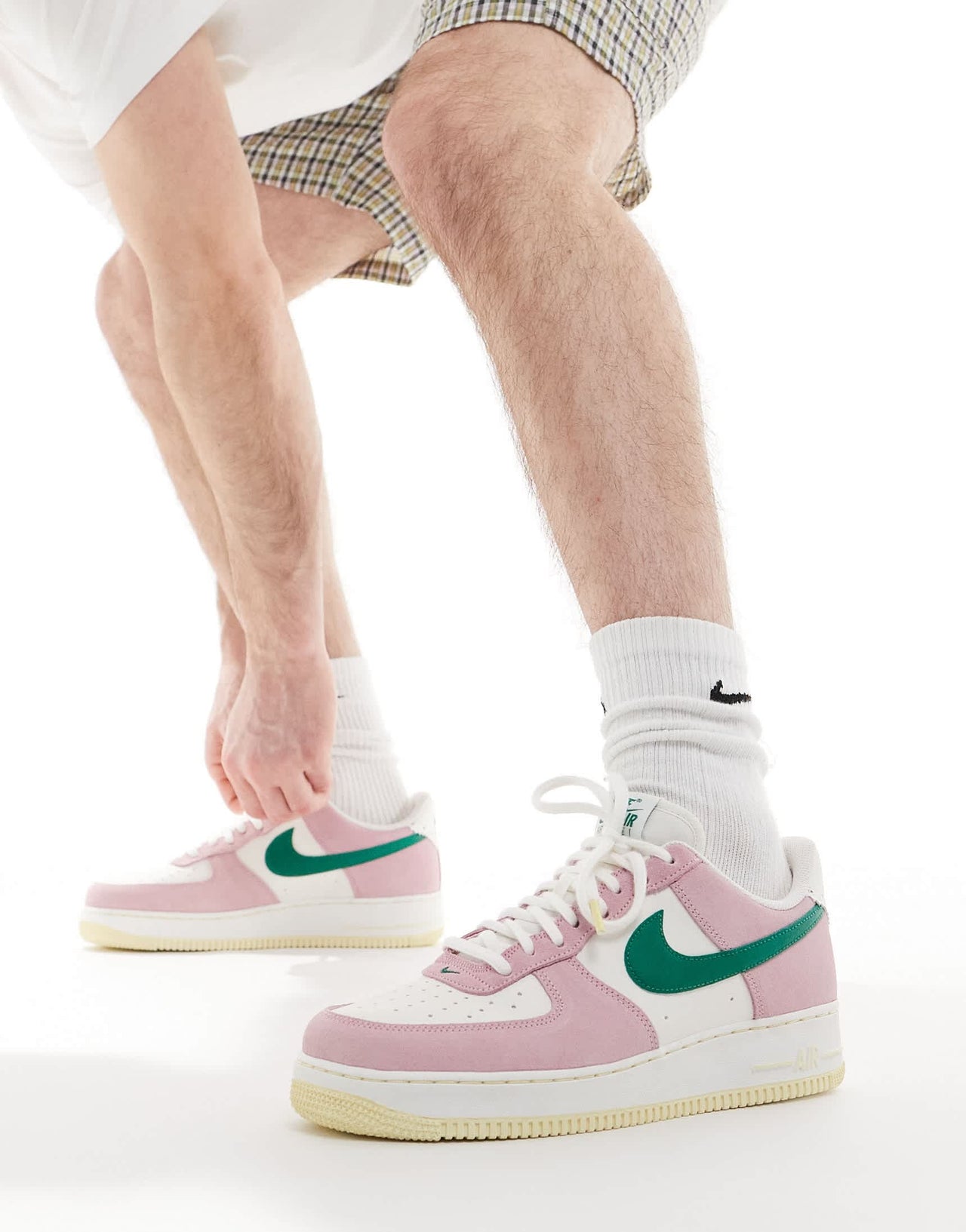 Nike Air Force 1 '07 trainers in pink, white and green