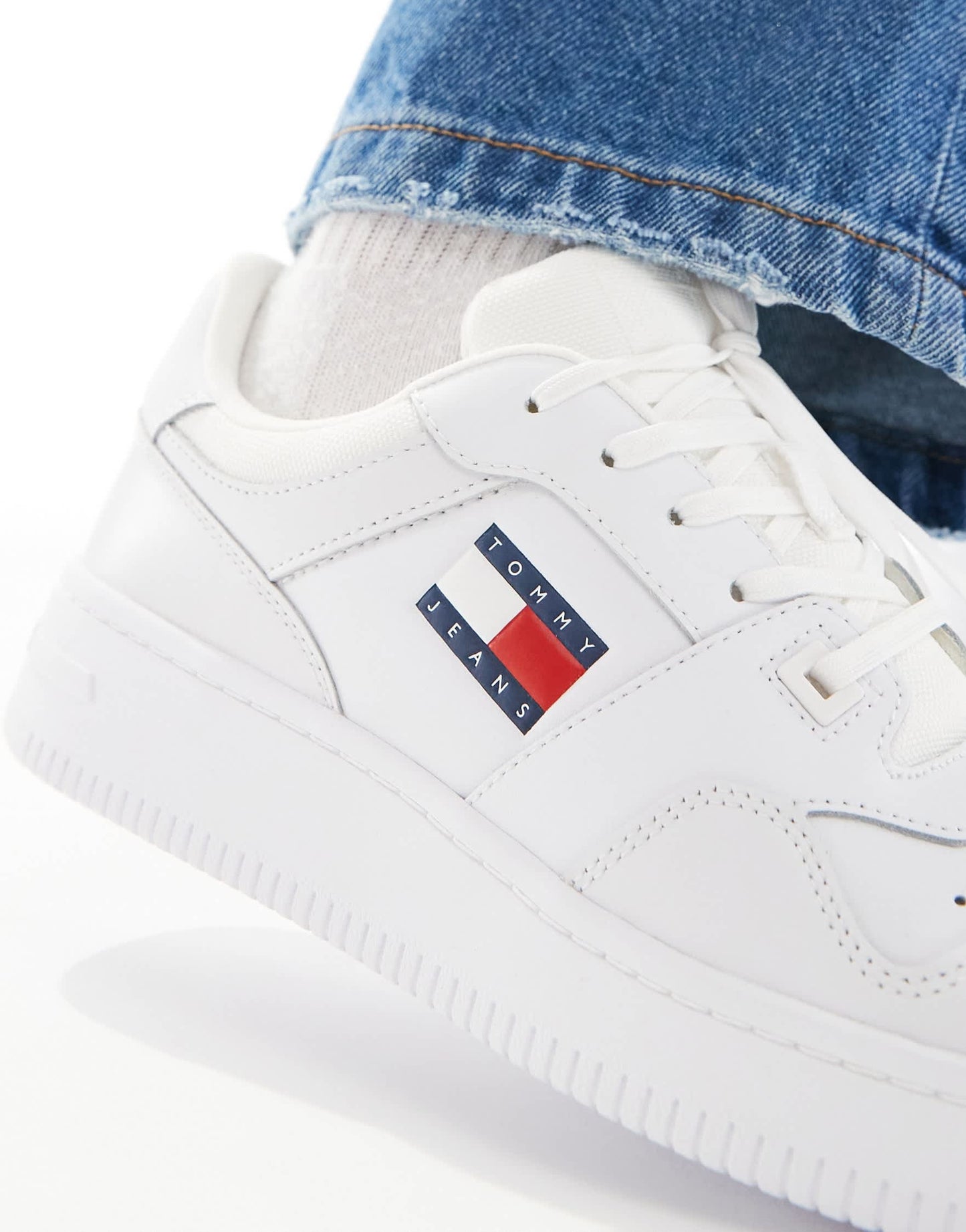 Tommy Jeans retro basket essential trainers in white
