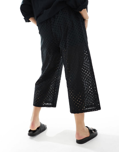 ASOS DESIGN Curve broderie culotte in black