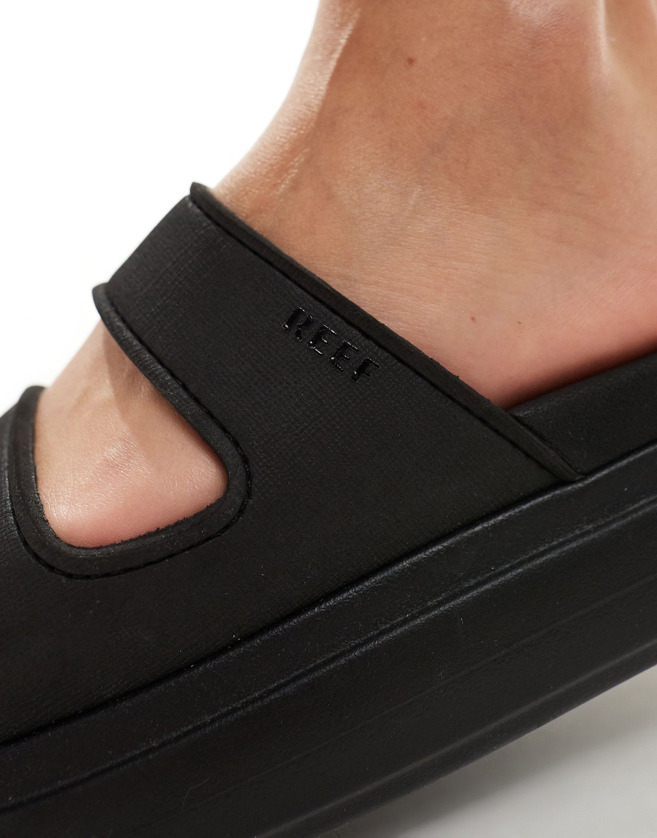 Reef Cushion Bondi 2 Bar sandals in black