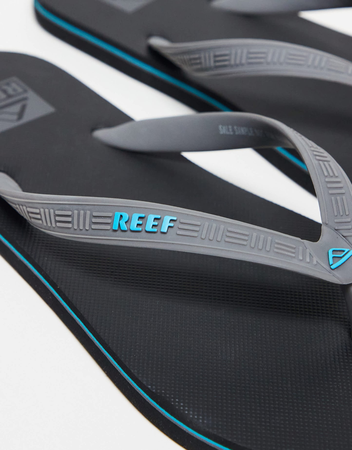 Reef Seaside flip flops in grey