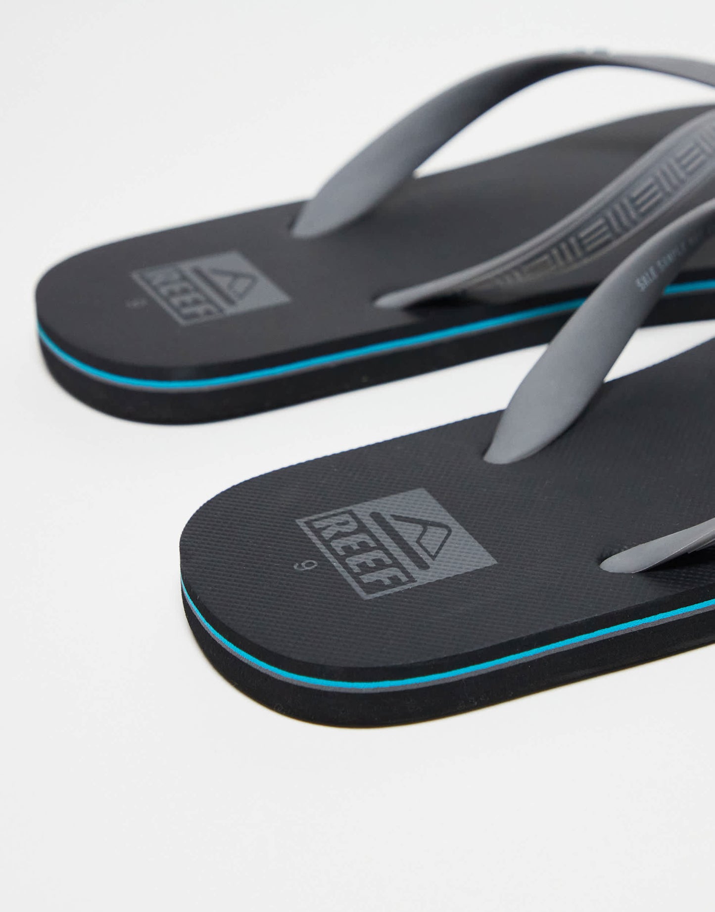 Reef Seaside flip flops in grey