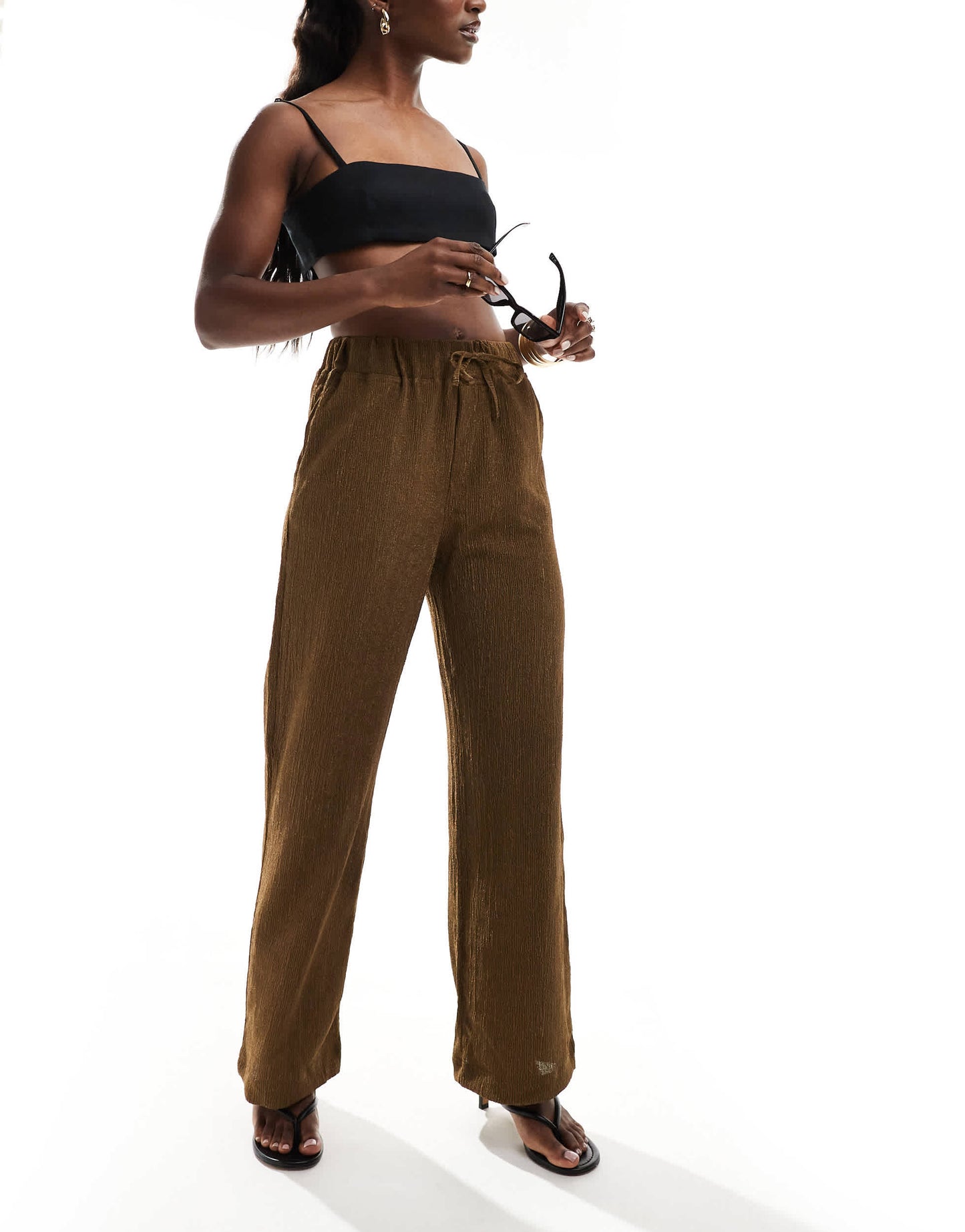 ONLY pull on textured straight leg trouser in brown