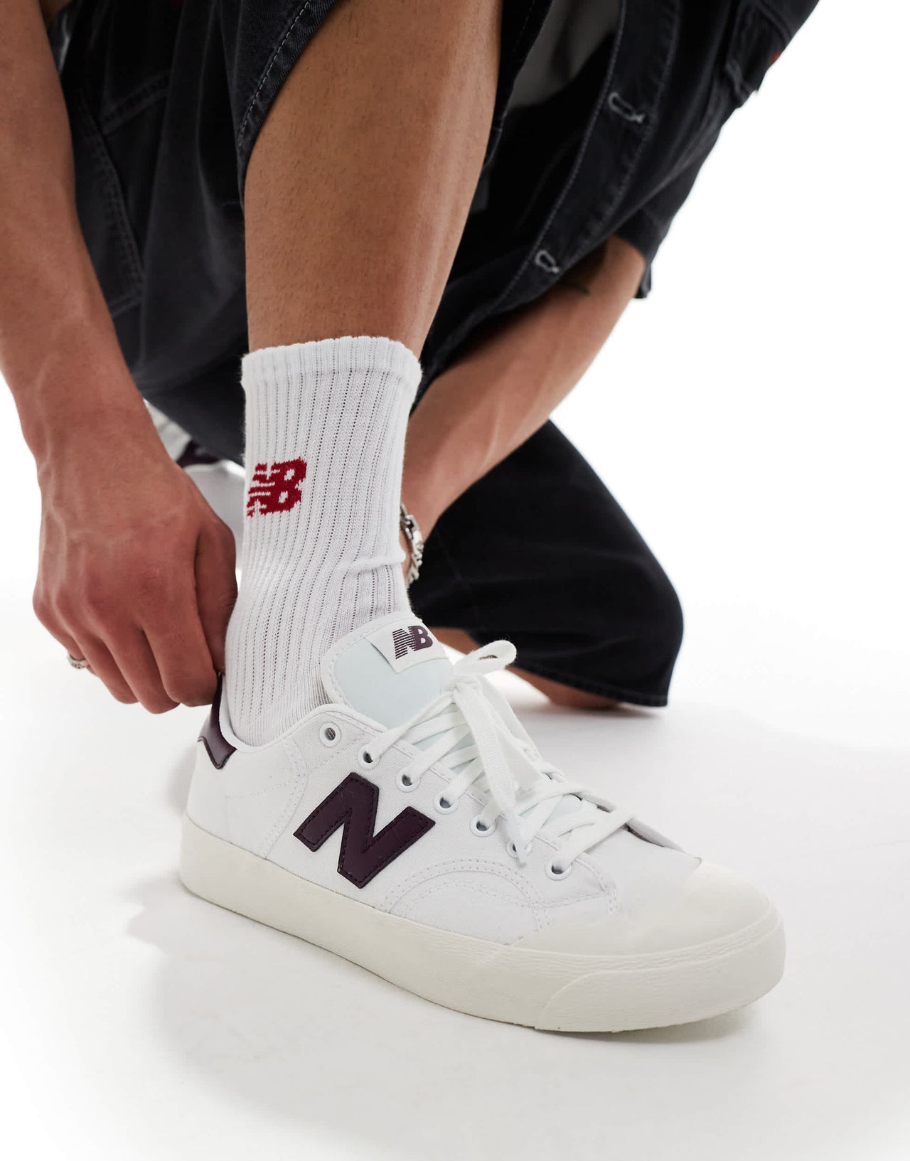 New Balance 100 trainers in white and burgundy