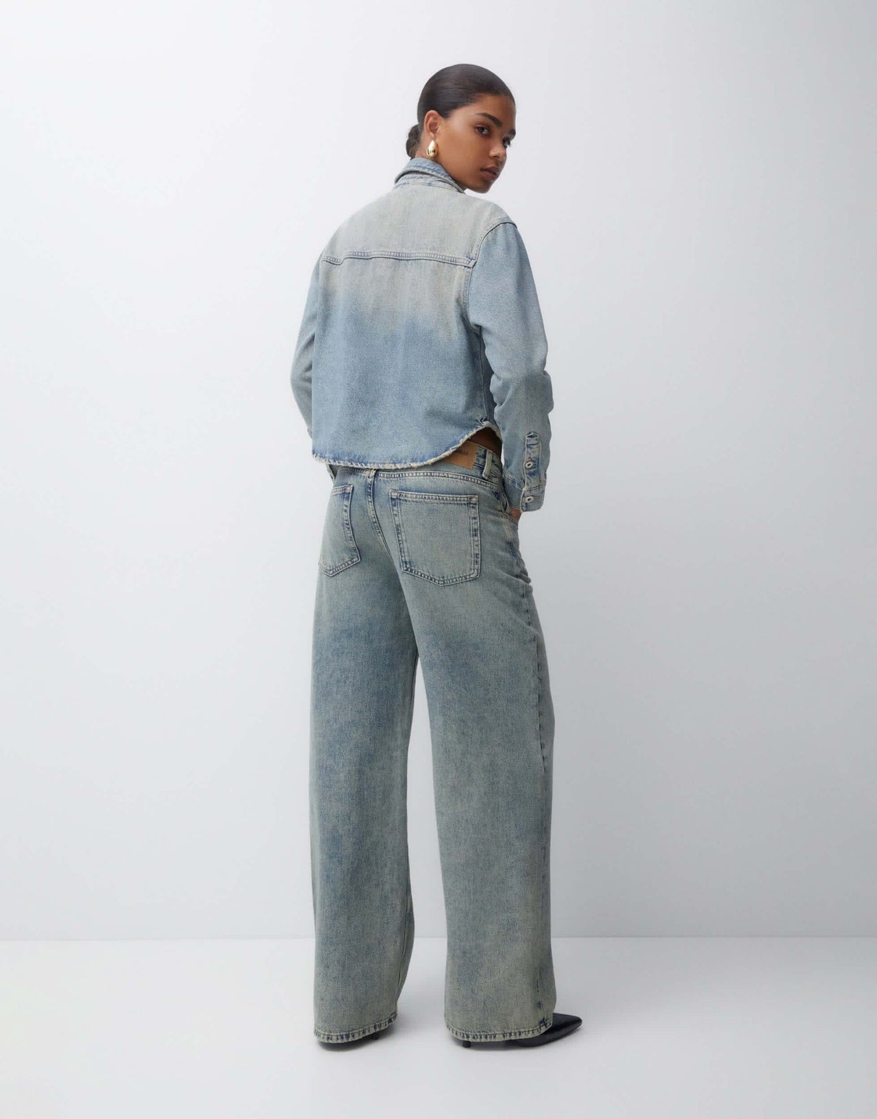 Pull&Bear oversized baggy low waist jean in washed blue