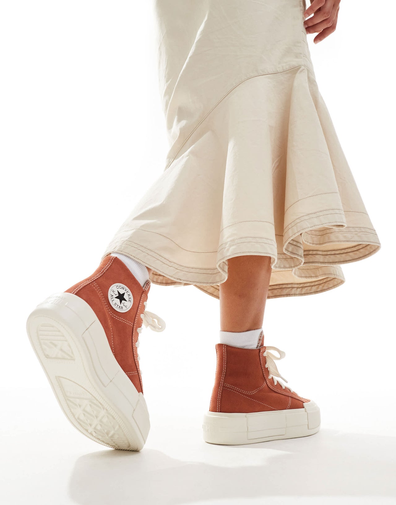 Converse Chuck Taylor All Star Cruise Hi trainer in brown