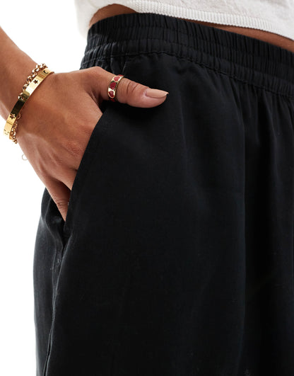 Noisy May high waisted pull on short in black