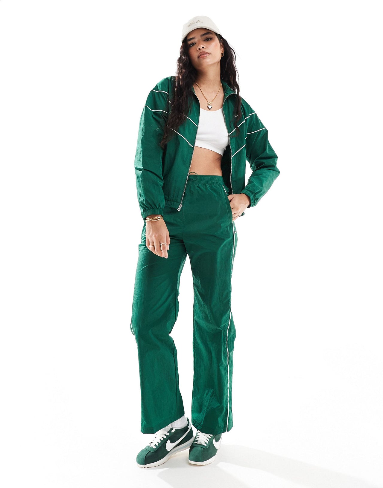 Nike windrunner trackpant in green - MGREEN