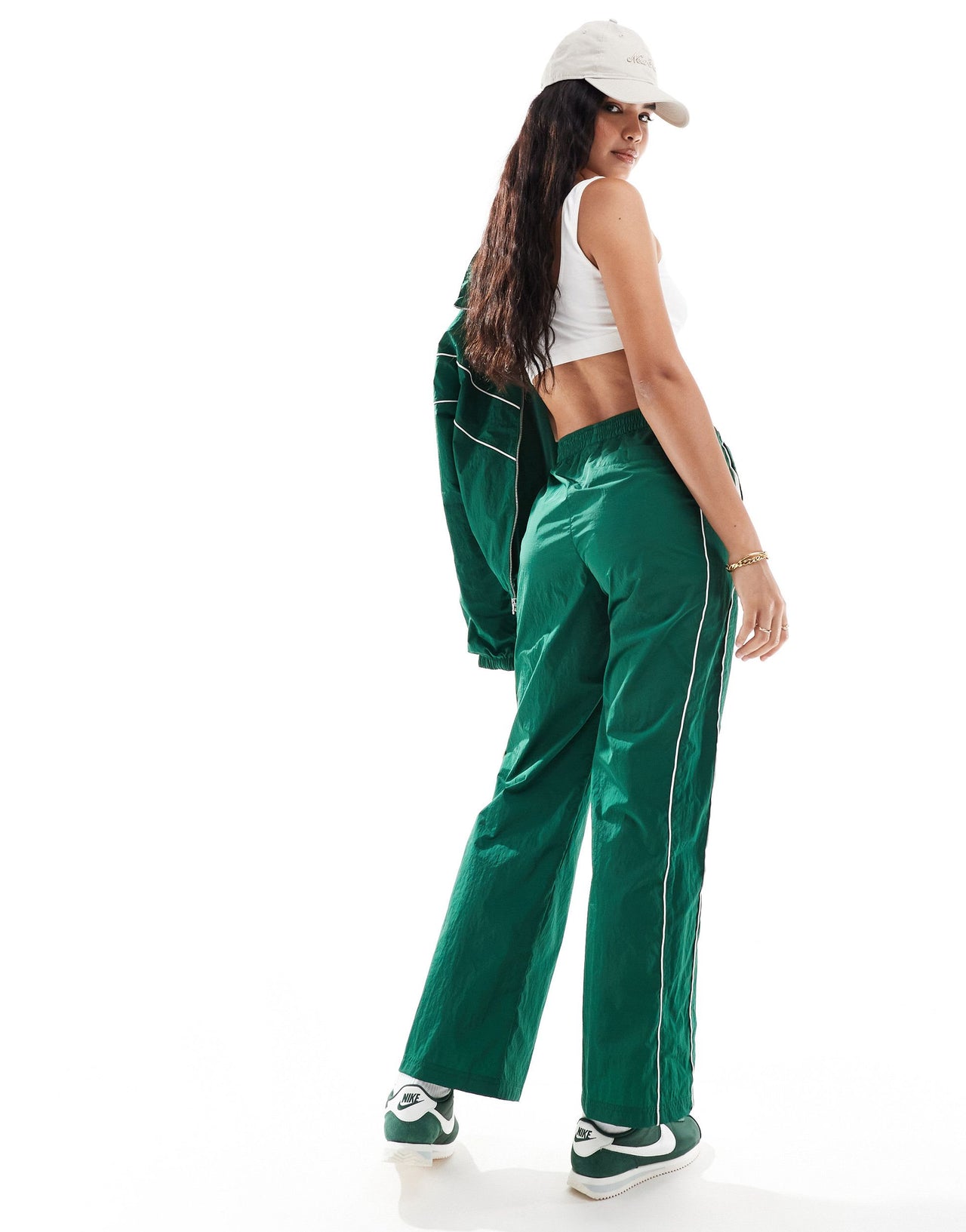 Nike windrunner trackpant in green - MGREEN