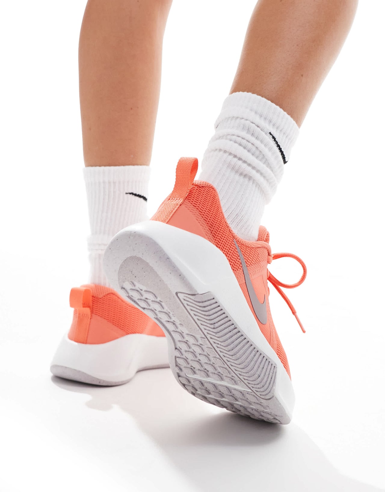 Nike Training MC 3 trainers in orange