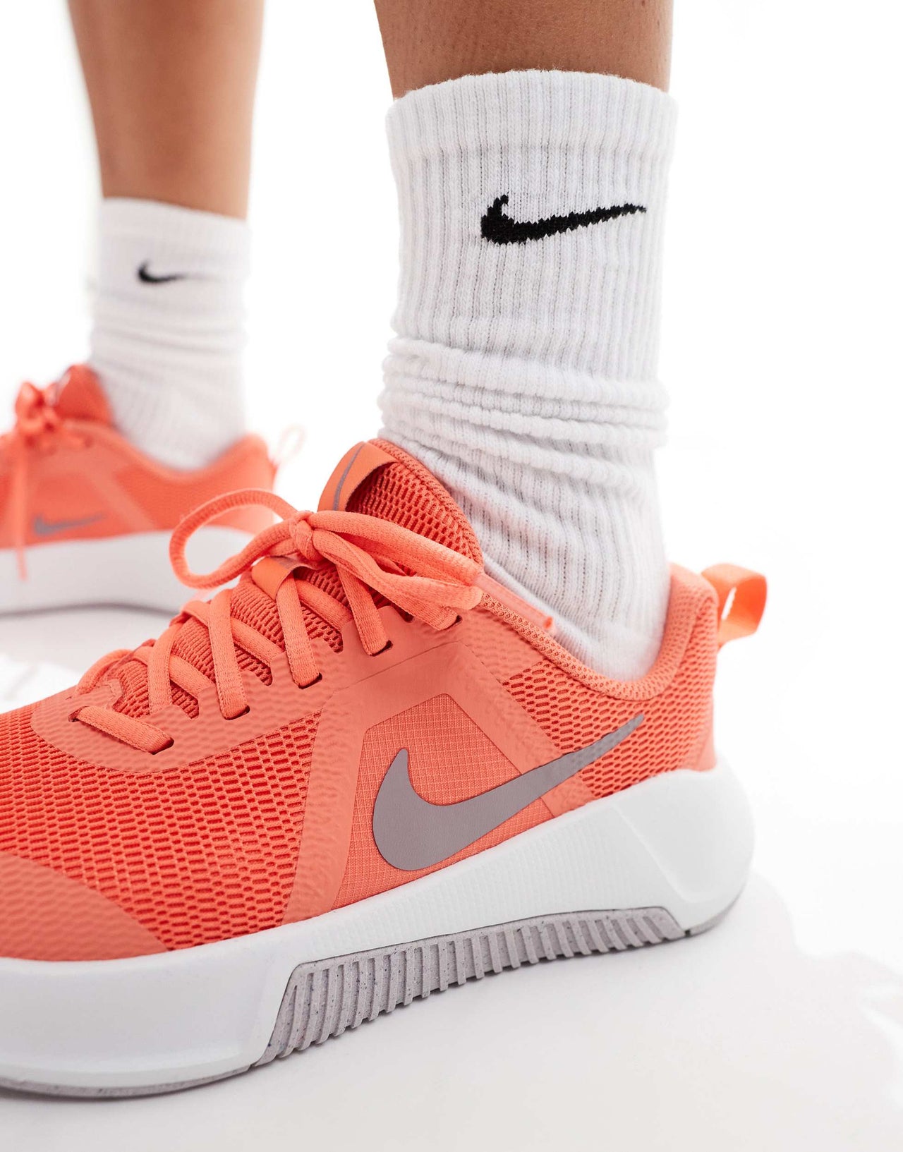 Nike Training MC 3 trainers in orange