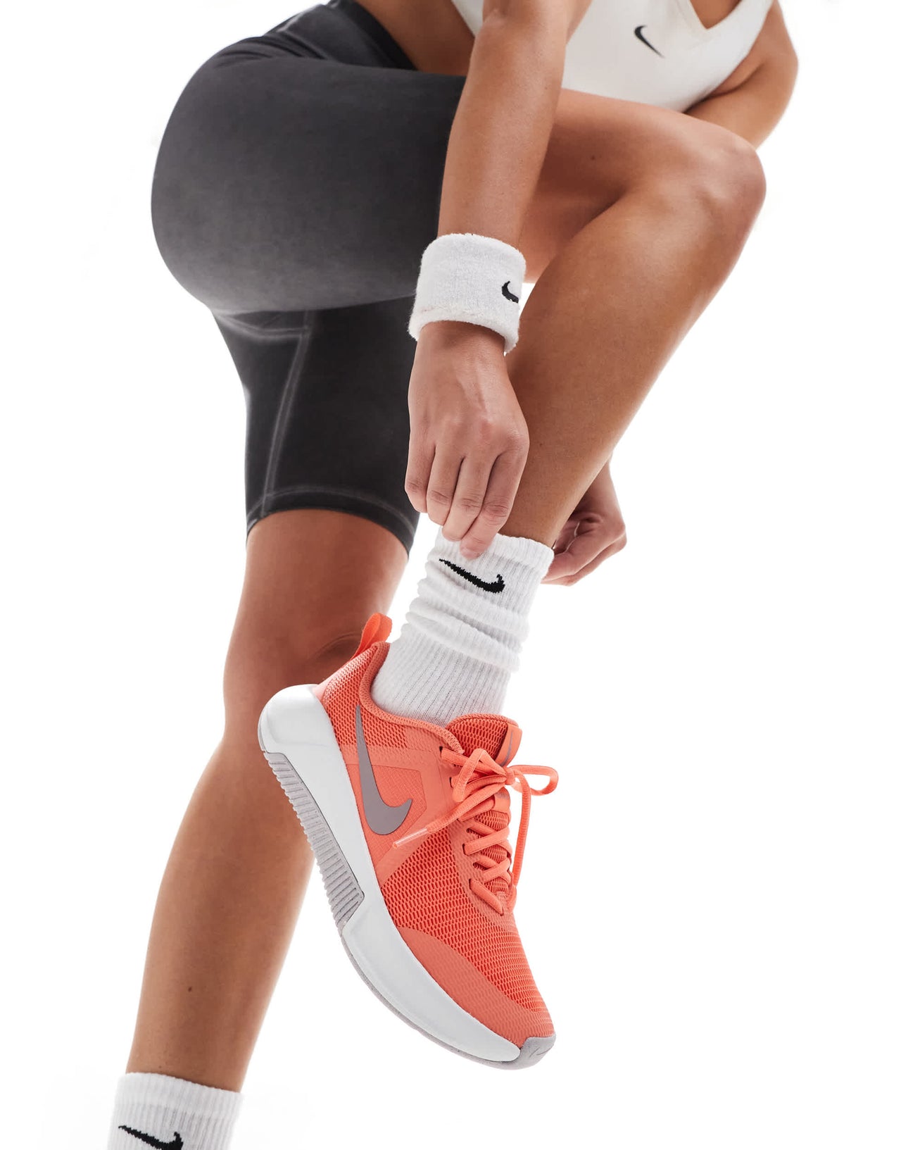 Nike Training MC 3 trainers in orange