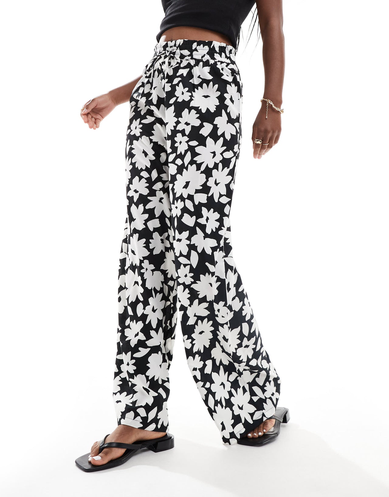 New Look wide leg trousers in black floral print