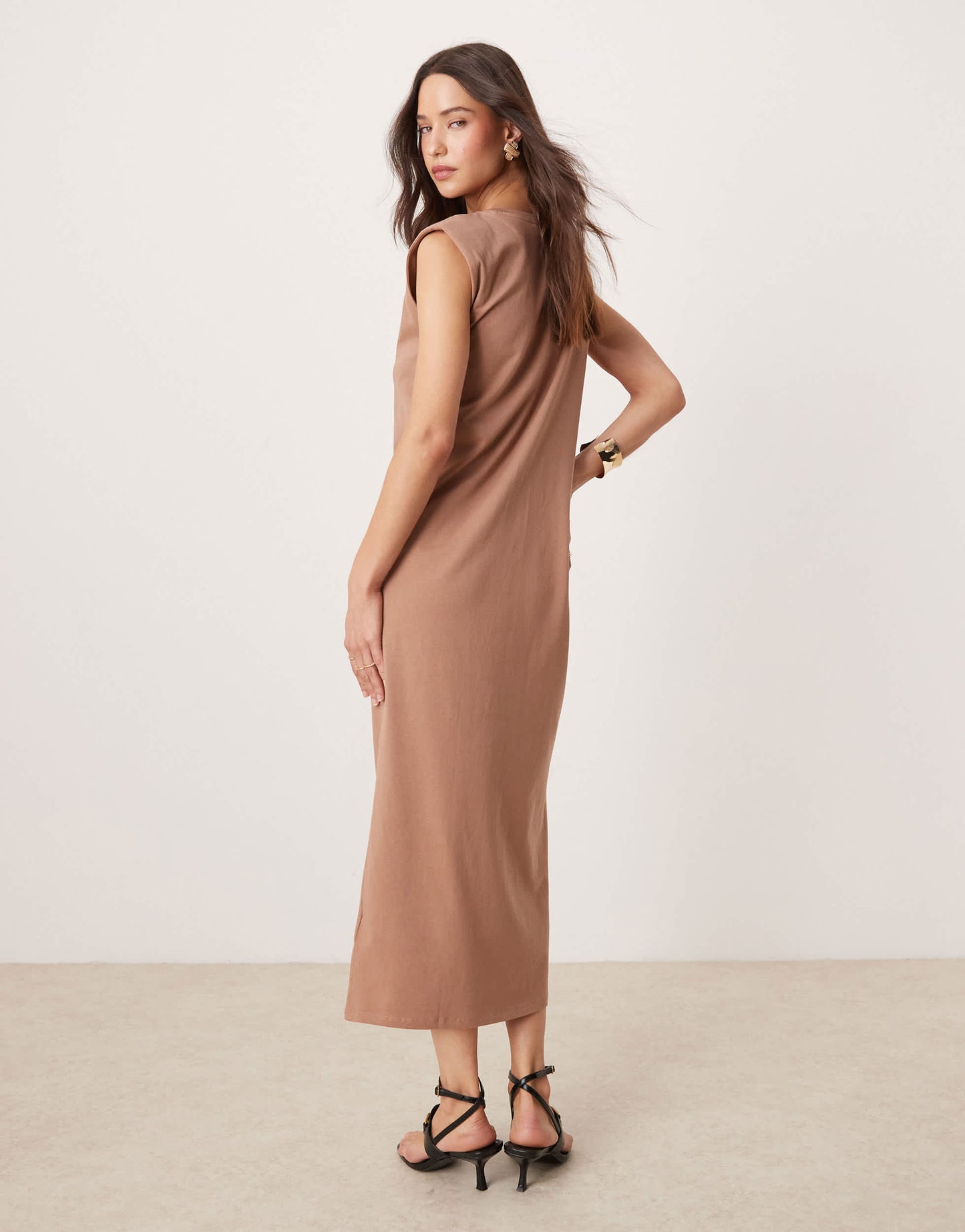 New Look midi dress with shoulder pads in mink