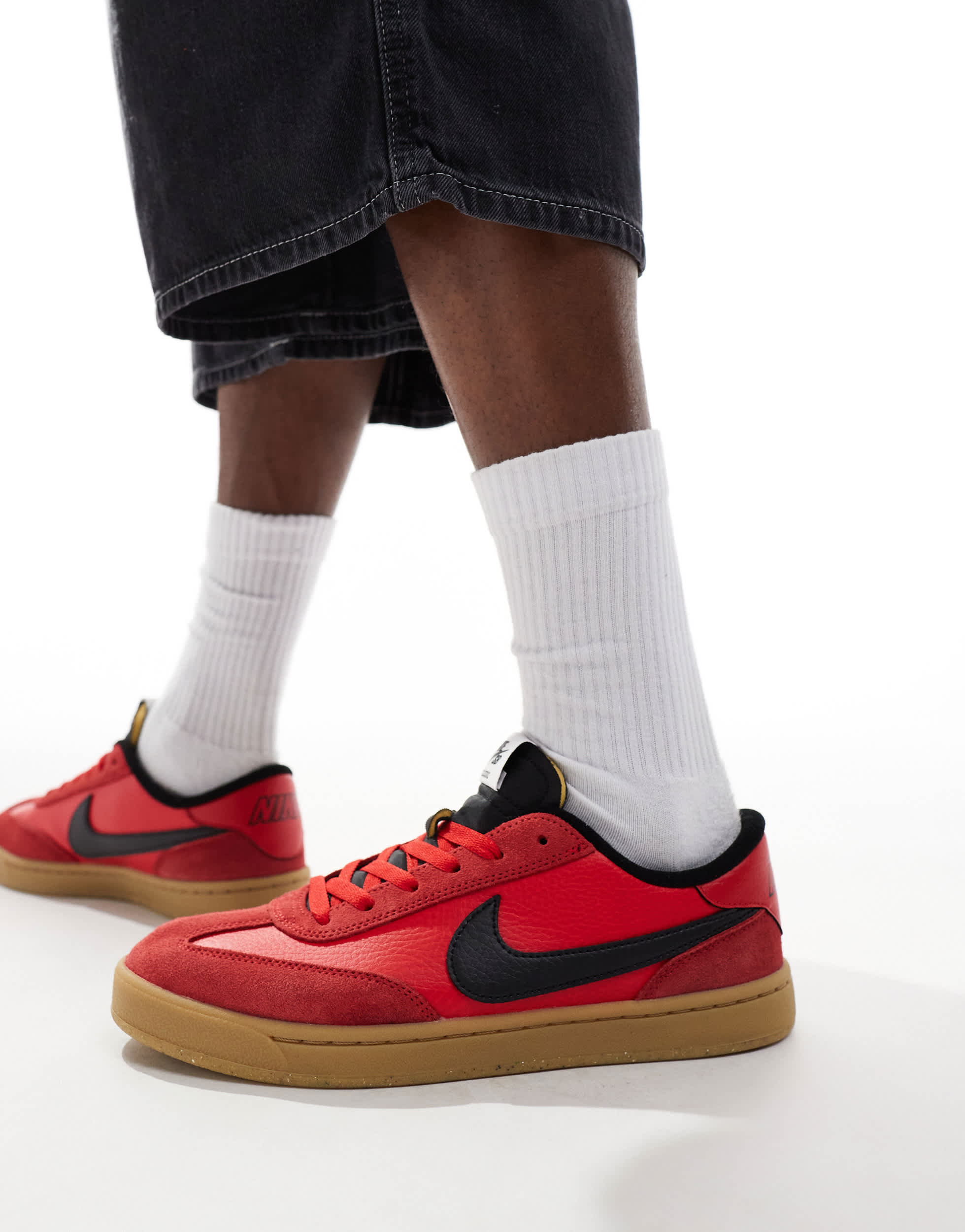 Nike SB FC Classic trainers in red and black