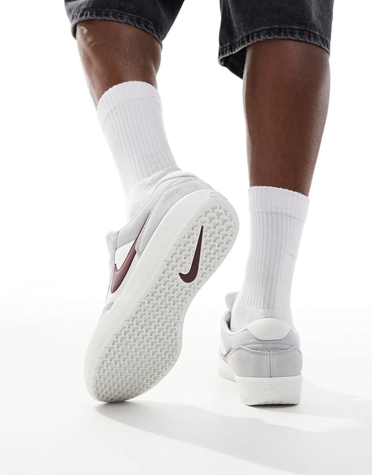 Nike SB Force 58 trainers in grey and red