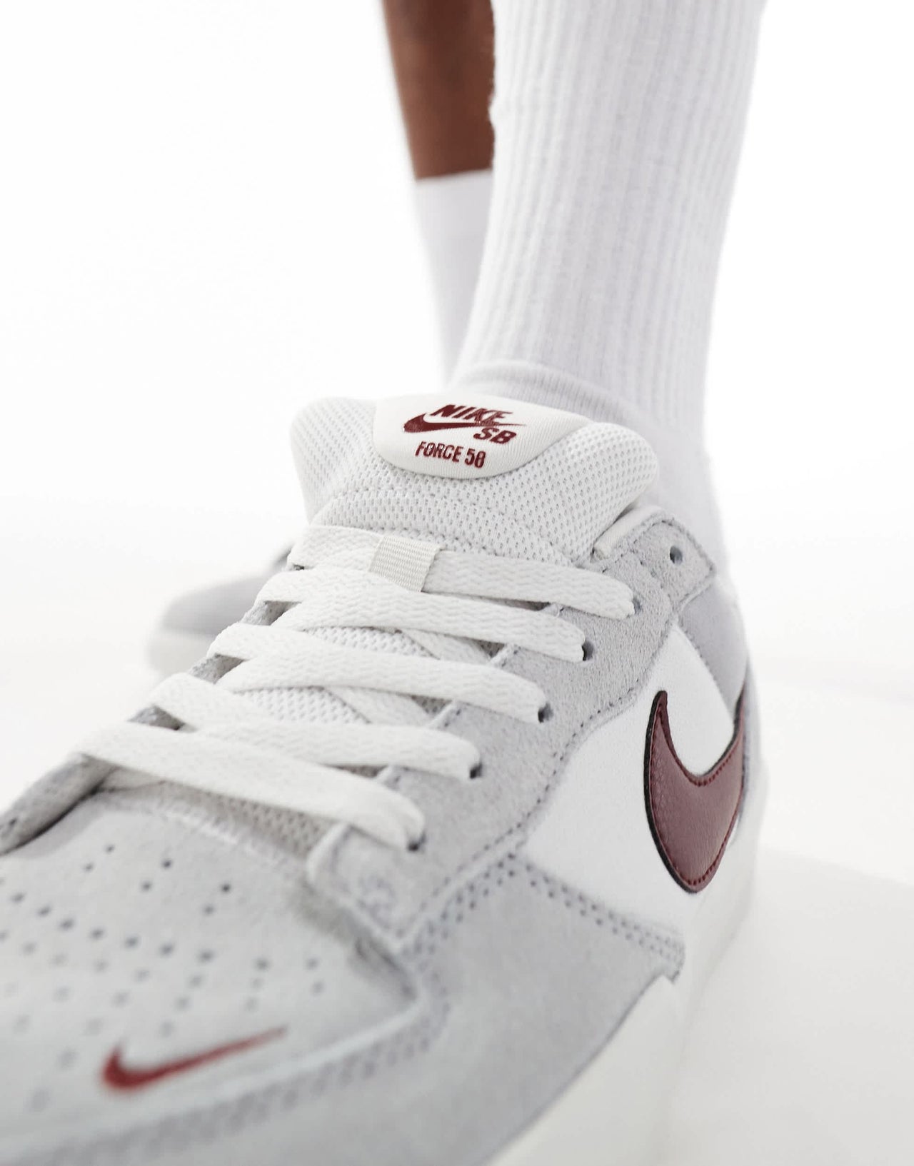 Nike SB Force 58 trainers in grey and red