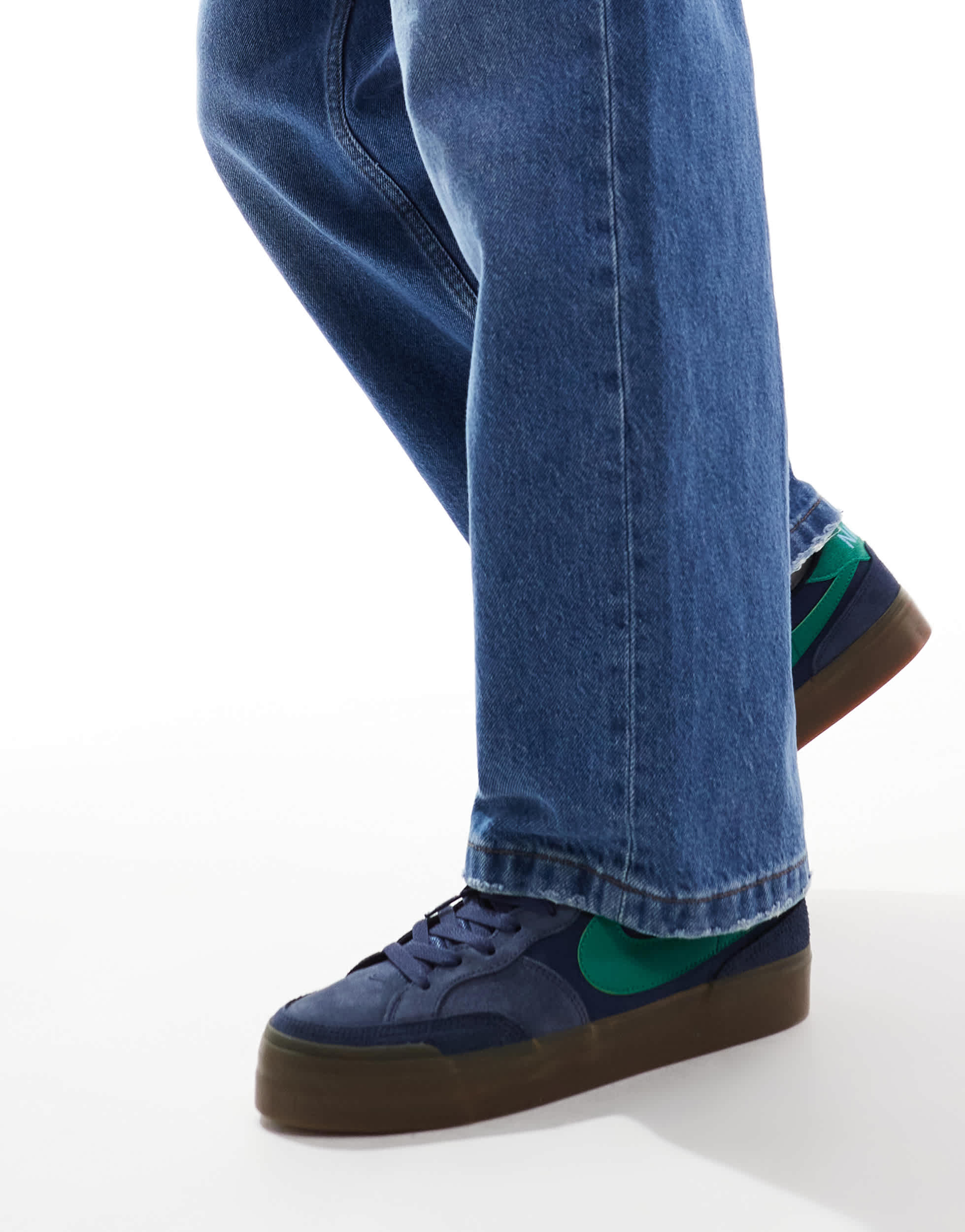 Nike SB Zoom Pogo Plus trainers in Navu and green