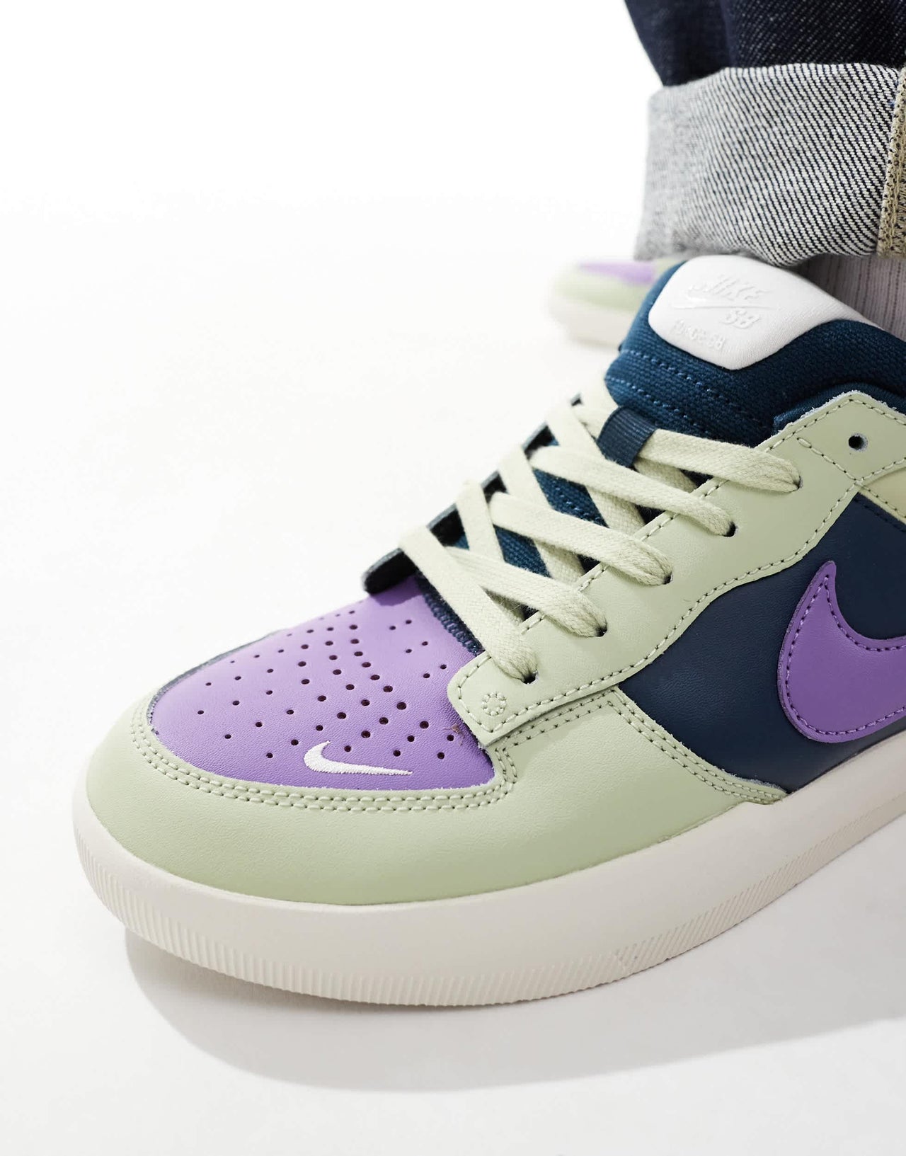Nike SB Force 58 trainers in olive and purple