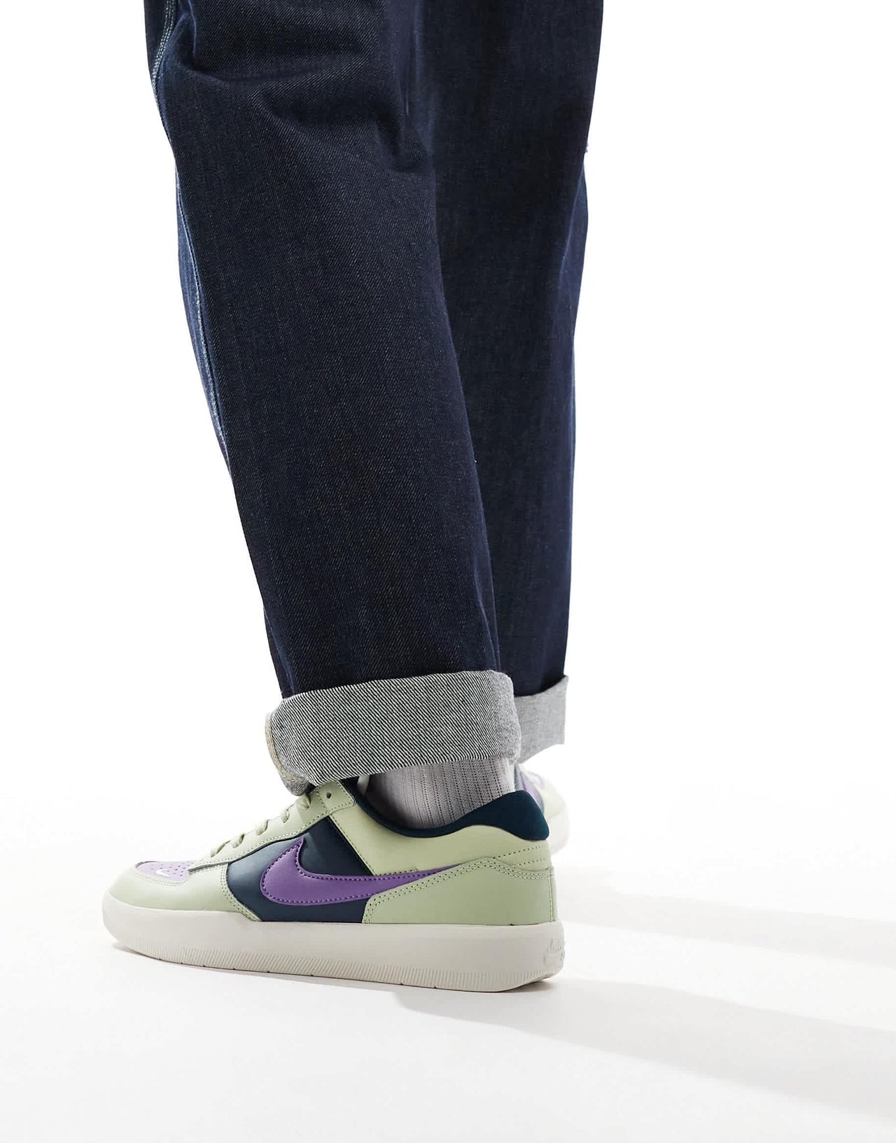 Nike SB Force 58 trainers in olive and purple