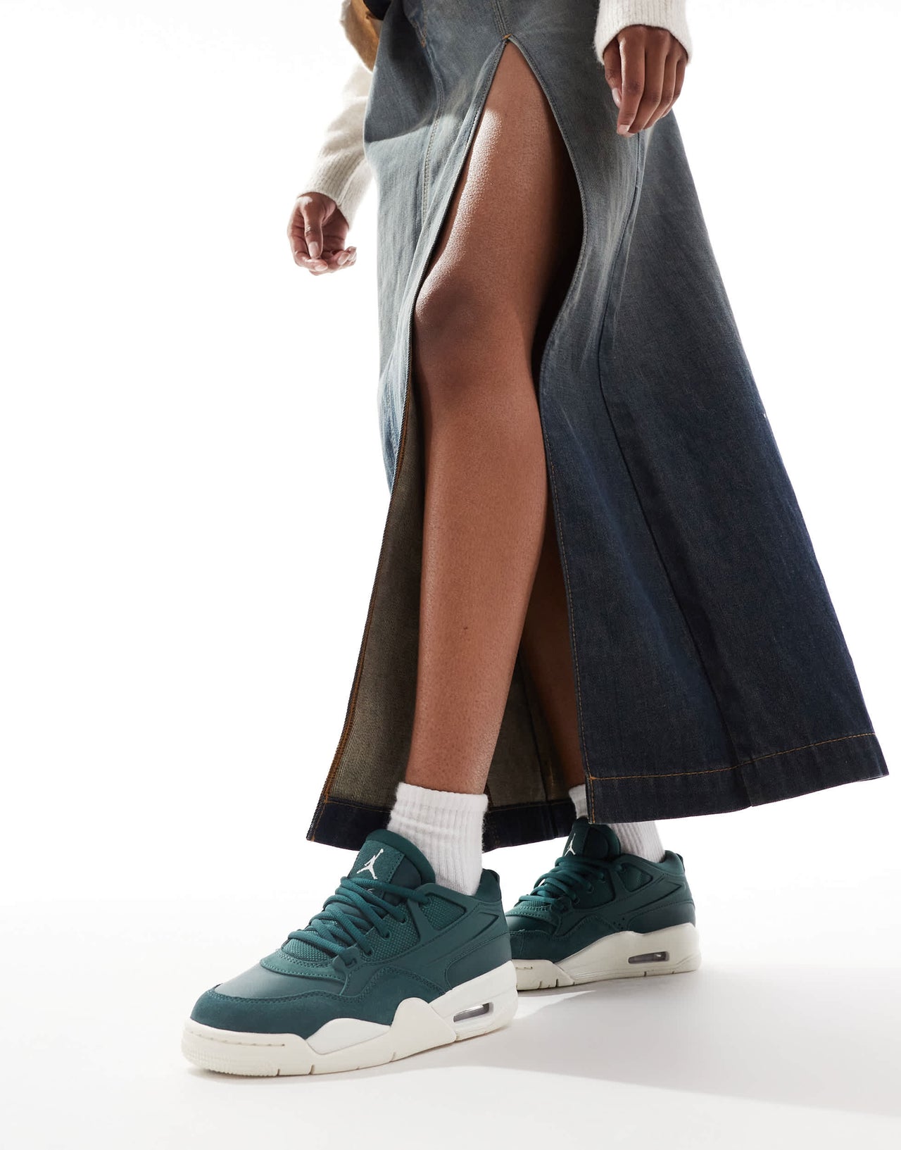 Air Jordan 4 RM trainers in off white and green