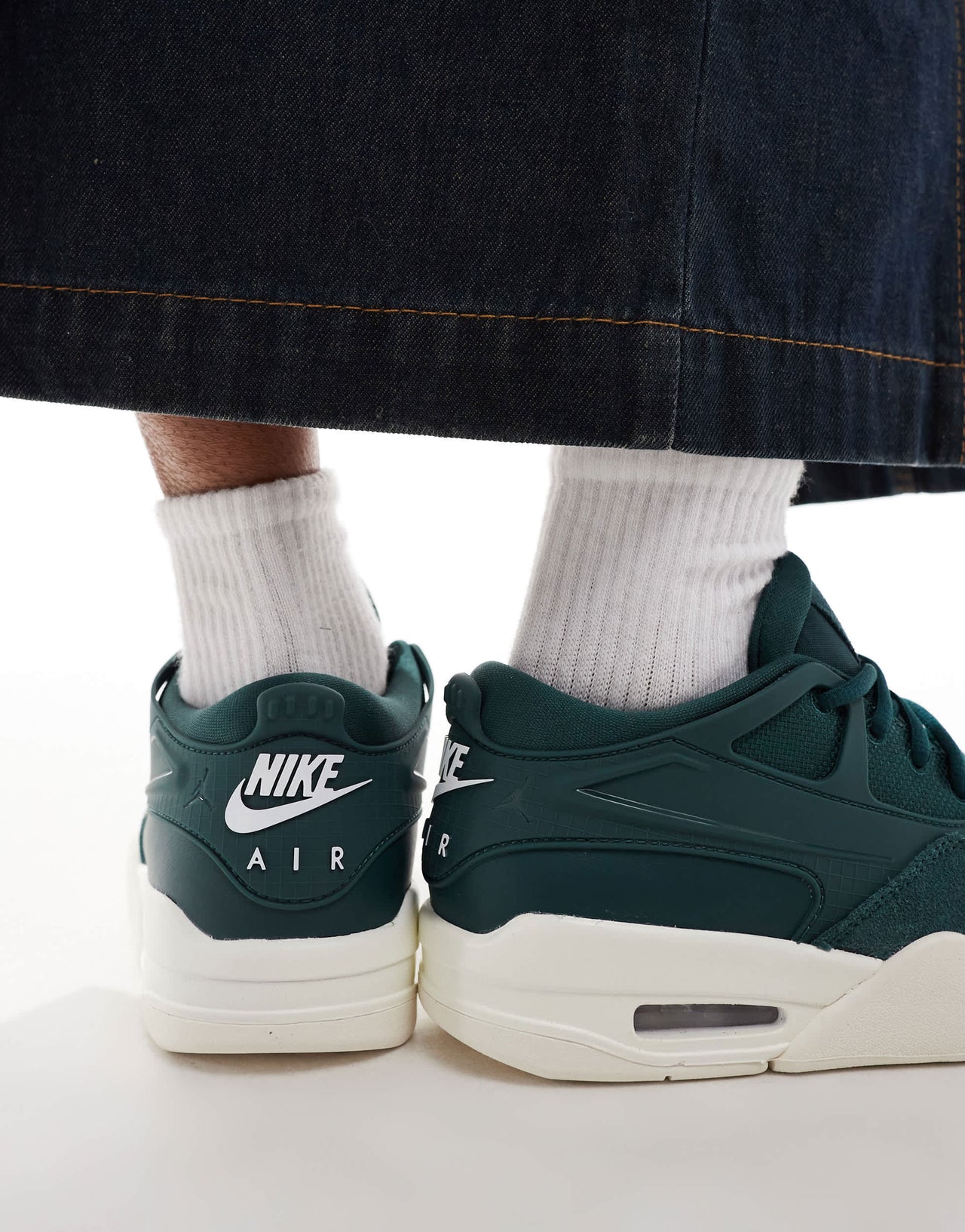 Air Jordan 4 RM trainers in off white and green
